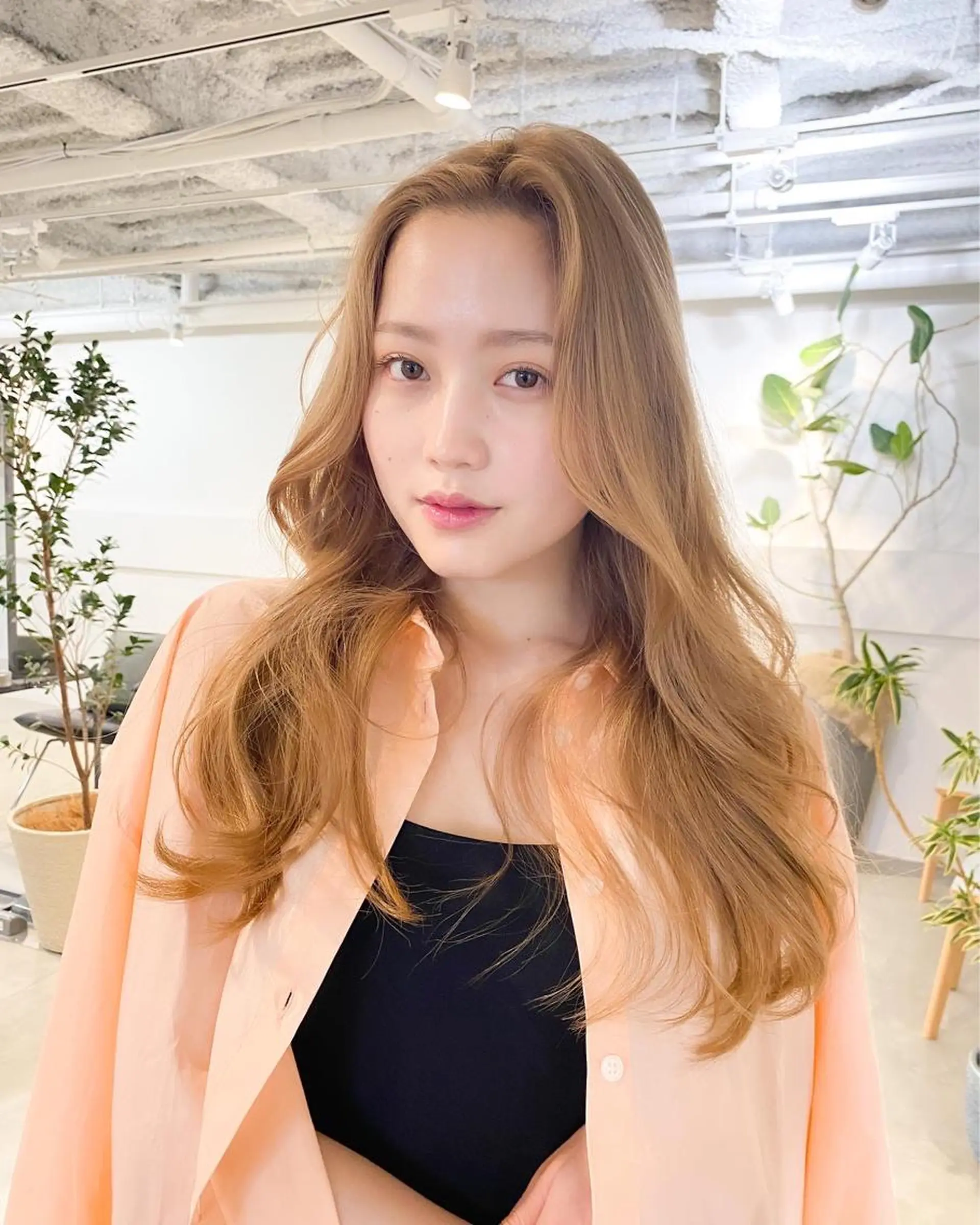セミロング カラー ベージュカラー ブリーチ ケアブリーチ ダブルカラー ハイトーンカラー レイヤーカットのプロ 大人ヘア宮森貴志のヘアスタイル