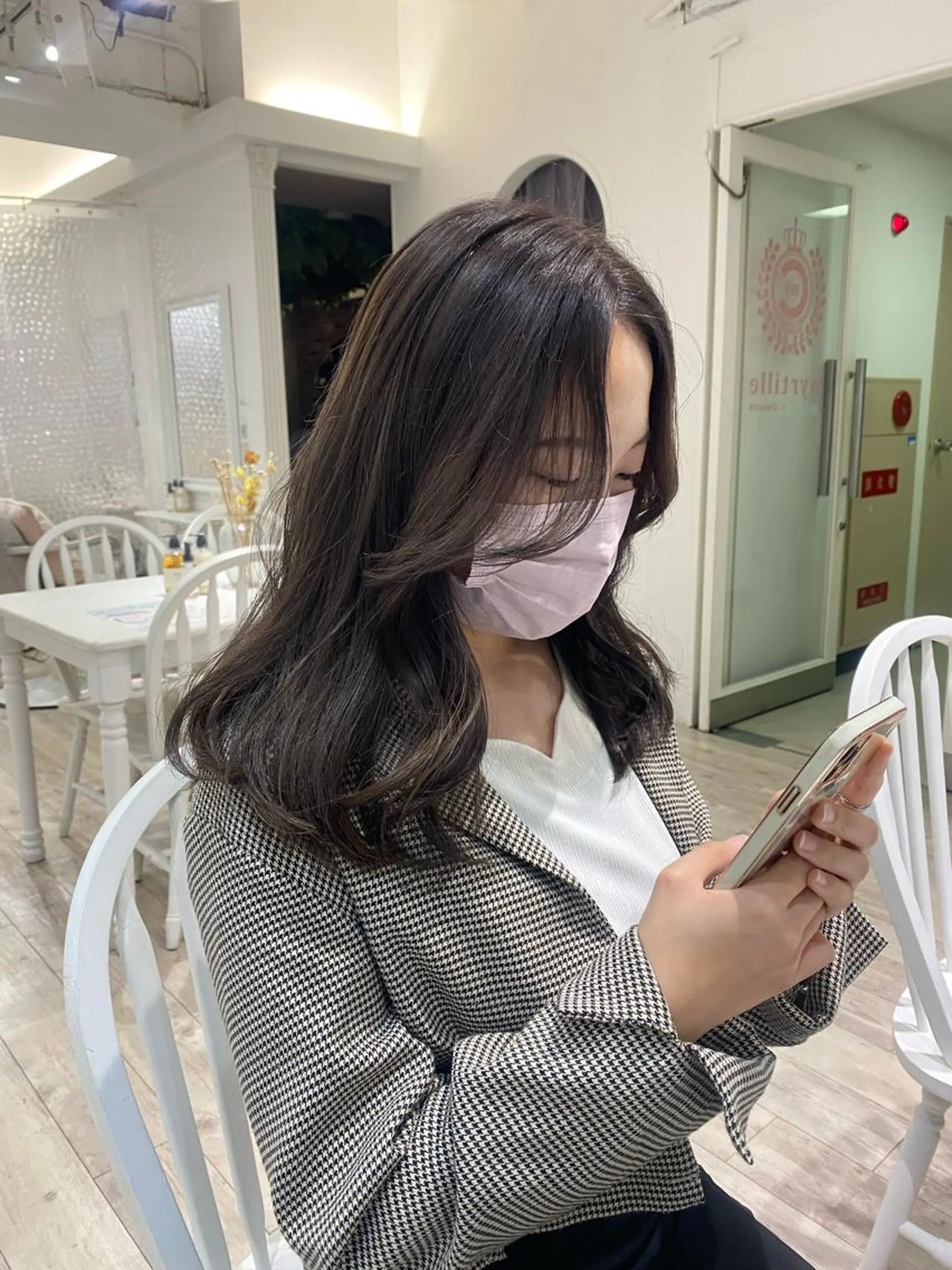 ミディアム カラー ヘアアレンジ ブリーチ グレージュ ラベンダーカラー ラベンダーグレージュ ラベンダーグレー ヘアカラー トリートメント 韓国ヘア /aibiのヘアスタイル