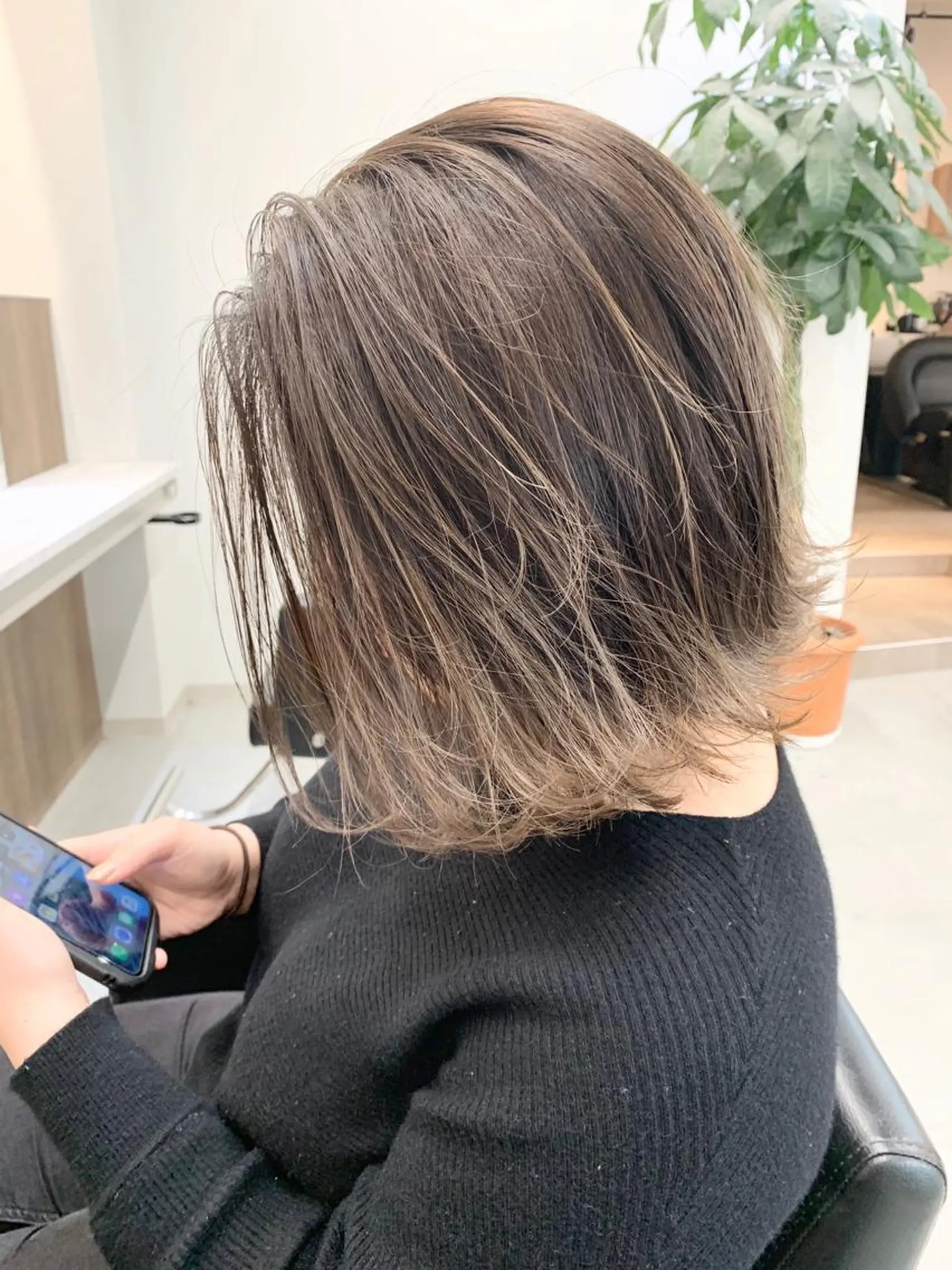 ショート カラー バレイヤージュ ベージュカラー ブリーチ シルバー シルバーベージュ ヘアカラー 💈平島 拓也💈のヘアスタイル