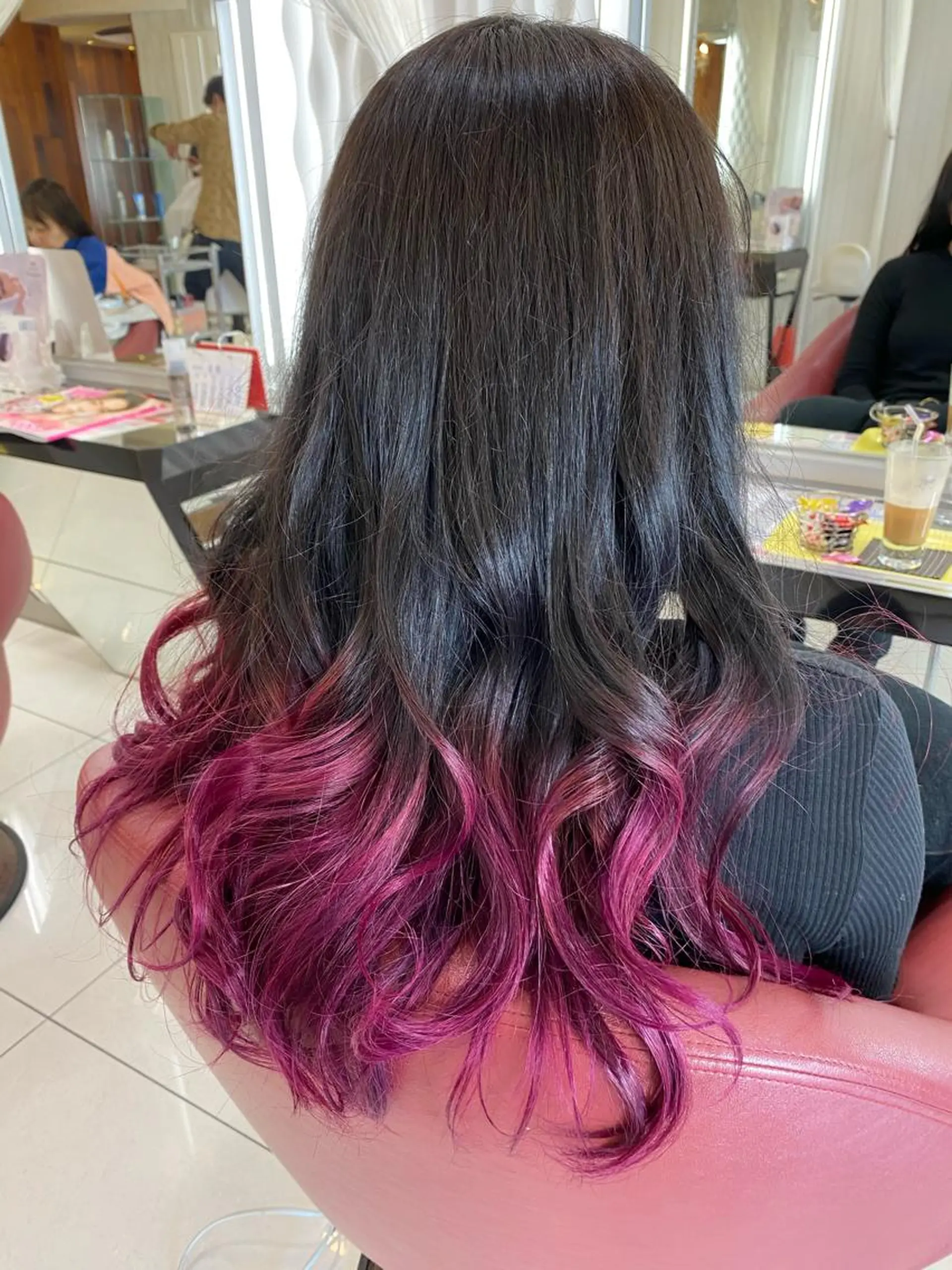 ロング カラー 瀬川 茉衣子のヘアスタイル