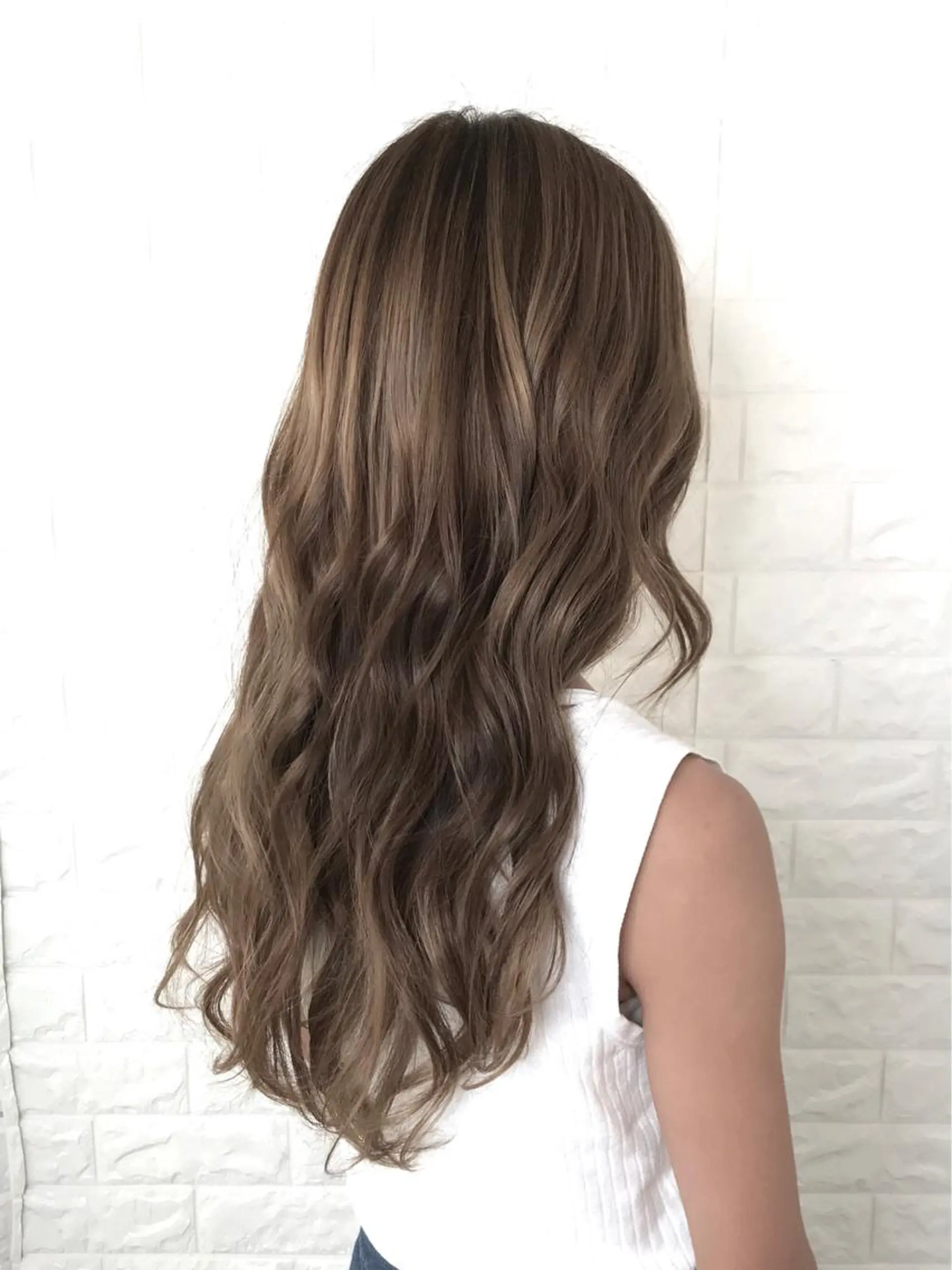 ロング カラー アッシュ ベージュカラー ブリーチ 透明感カラー ハイライトカラー エイジングケア特化 美容師✂️山崎竜二のヘアスタイル