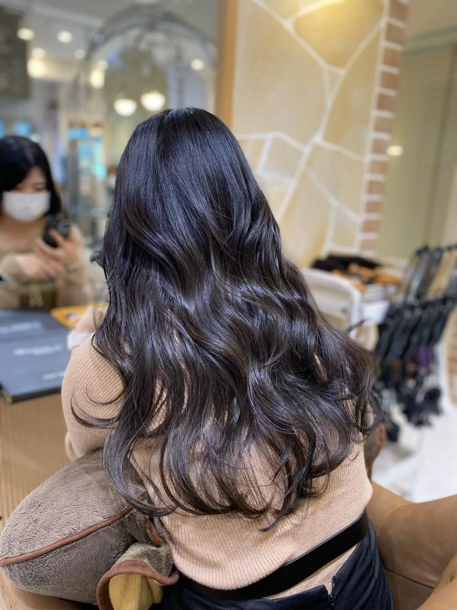 ロング カラー くびれヘア カット ヘアカラー トリートメント 坂井 茅聖のヘアスタイル