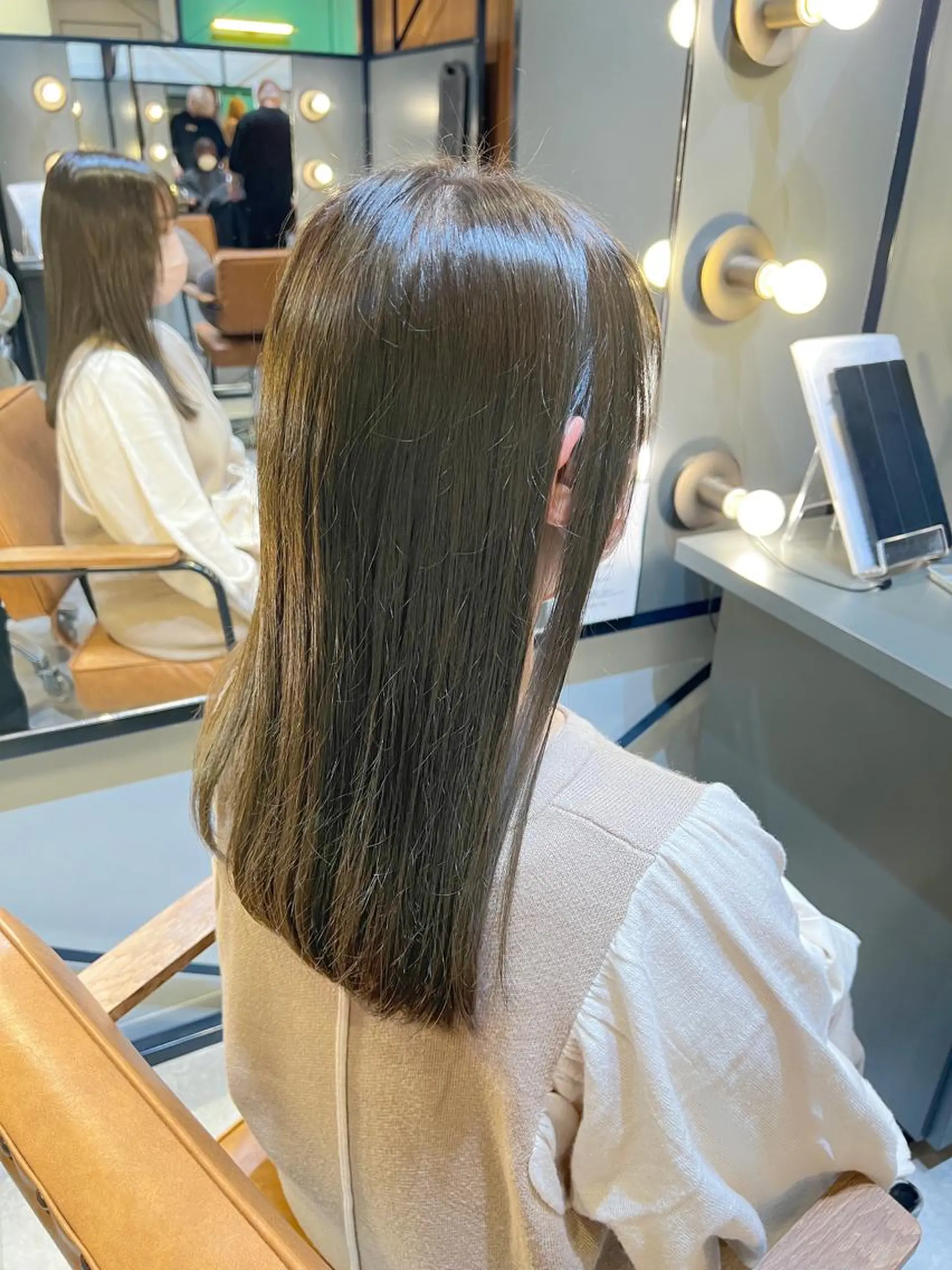 ロング カラー グレージュ オリーブグレージュ オリーブグレー ノイシキ サキのヘアスタイル