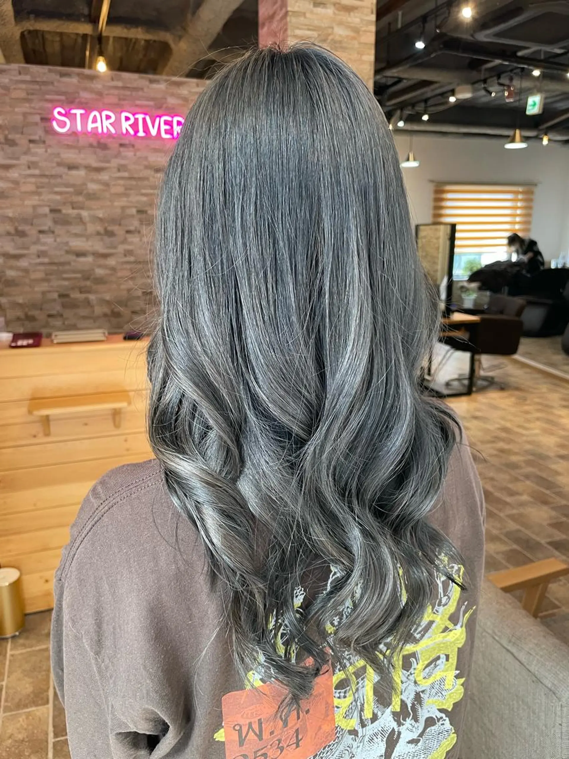 ロング SALOWIN心斎橋Suite店所属・ブリーチ毛にもできる 縮毛矯正|鷹司郎のヘアスタイル