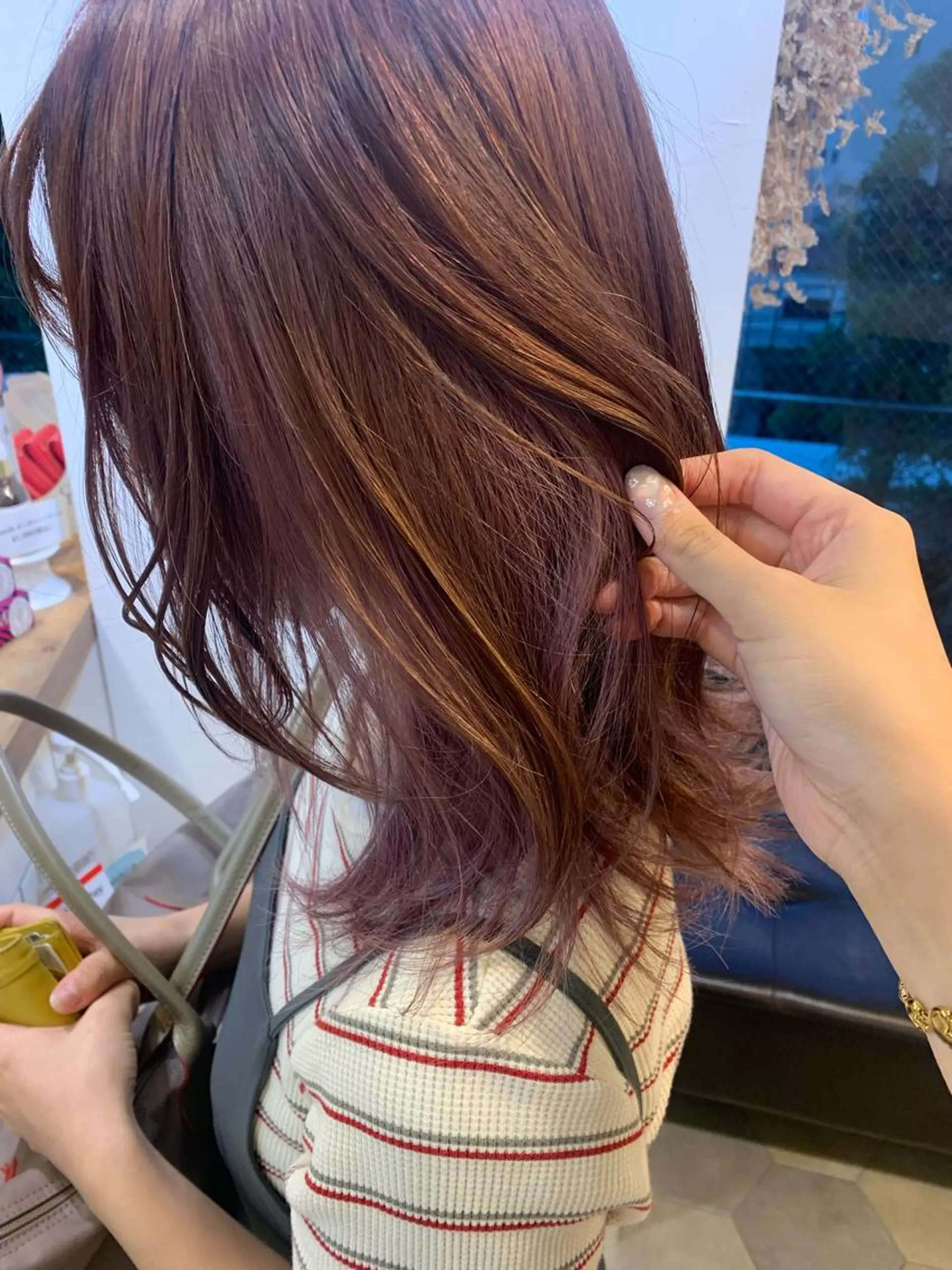 セミロング カラー ブリーチ ブラウンカラー インナーカラー ピンクカラー ピンクブラウン カット ヘアカラー トリートメント 藤間 帆乃夏（とうまほのかのヘアスタイル