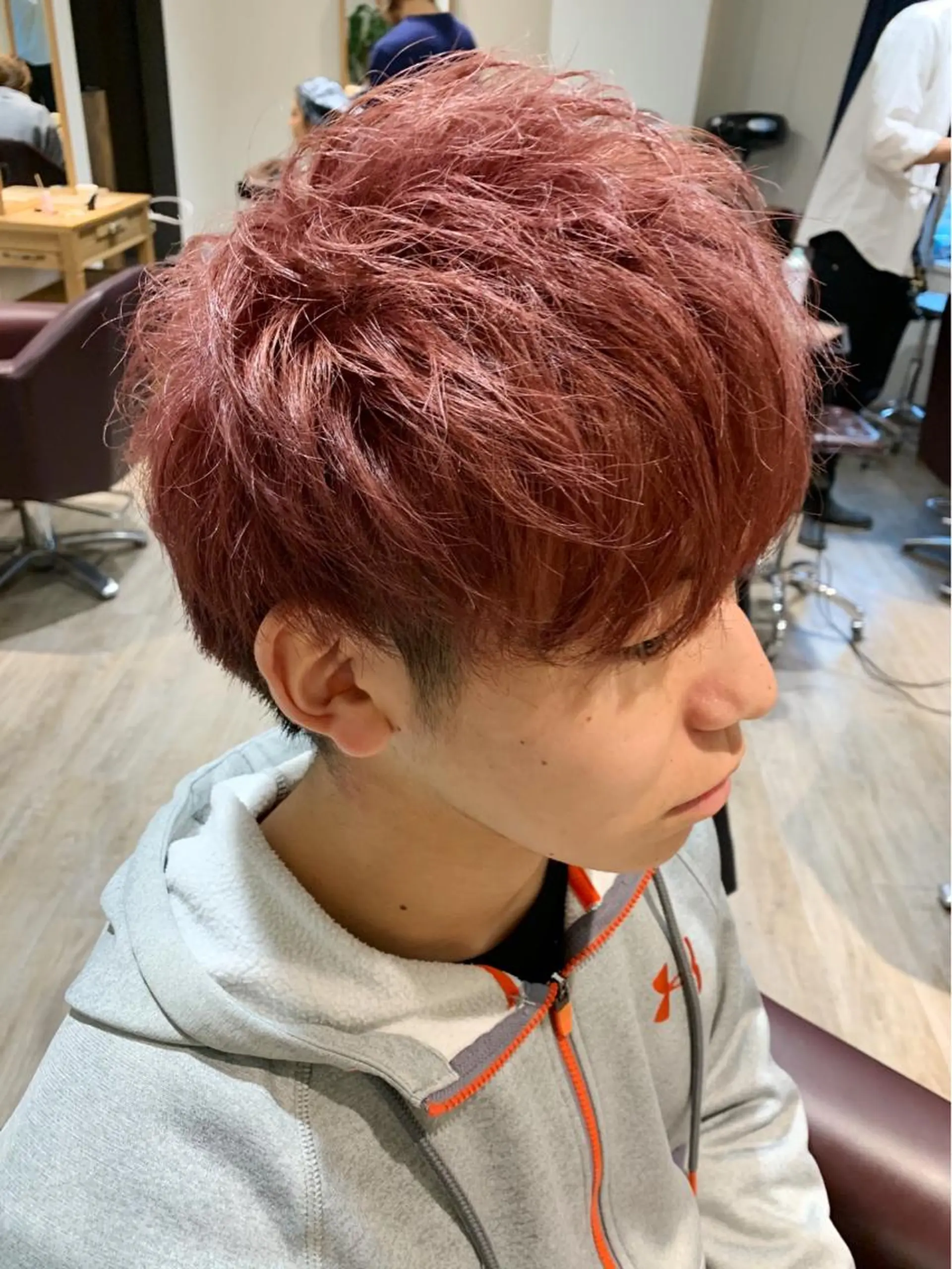 カラー メンズ ボルドーカラー バレイヤージュ KAZUMAのヘアスタイル