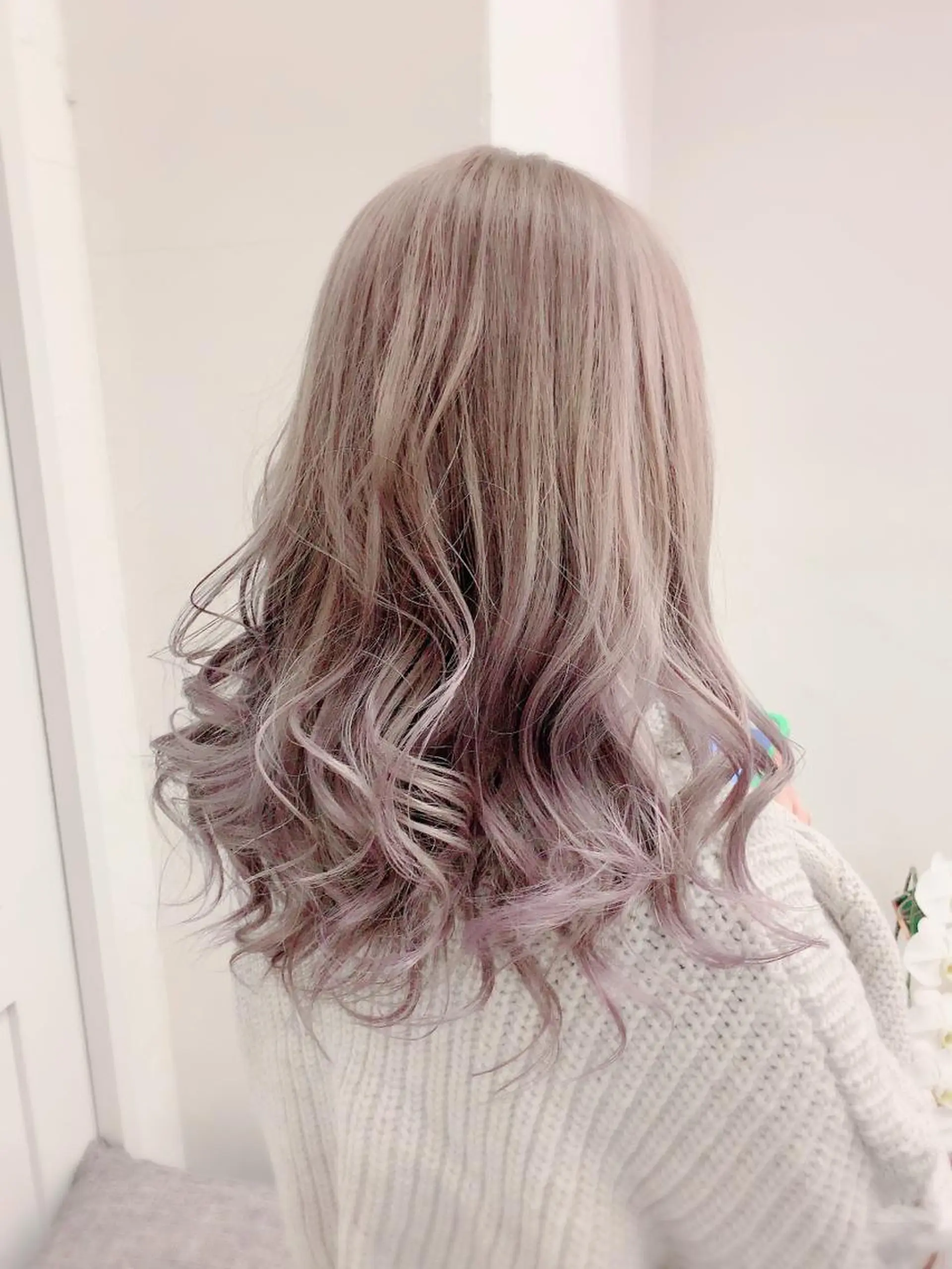 ロング カラー アッシュ ベージュカラー ブリーチ カット ヘアカラー トリートメント 🍀Moda by Grande🍀のヘアスタイル