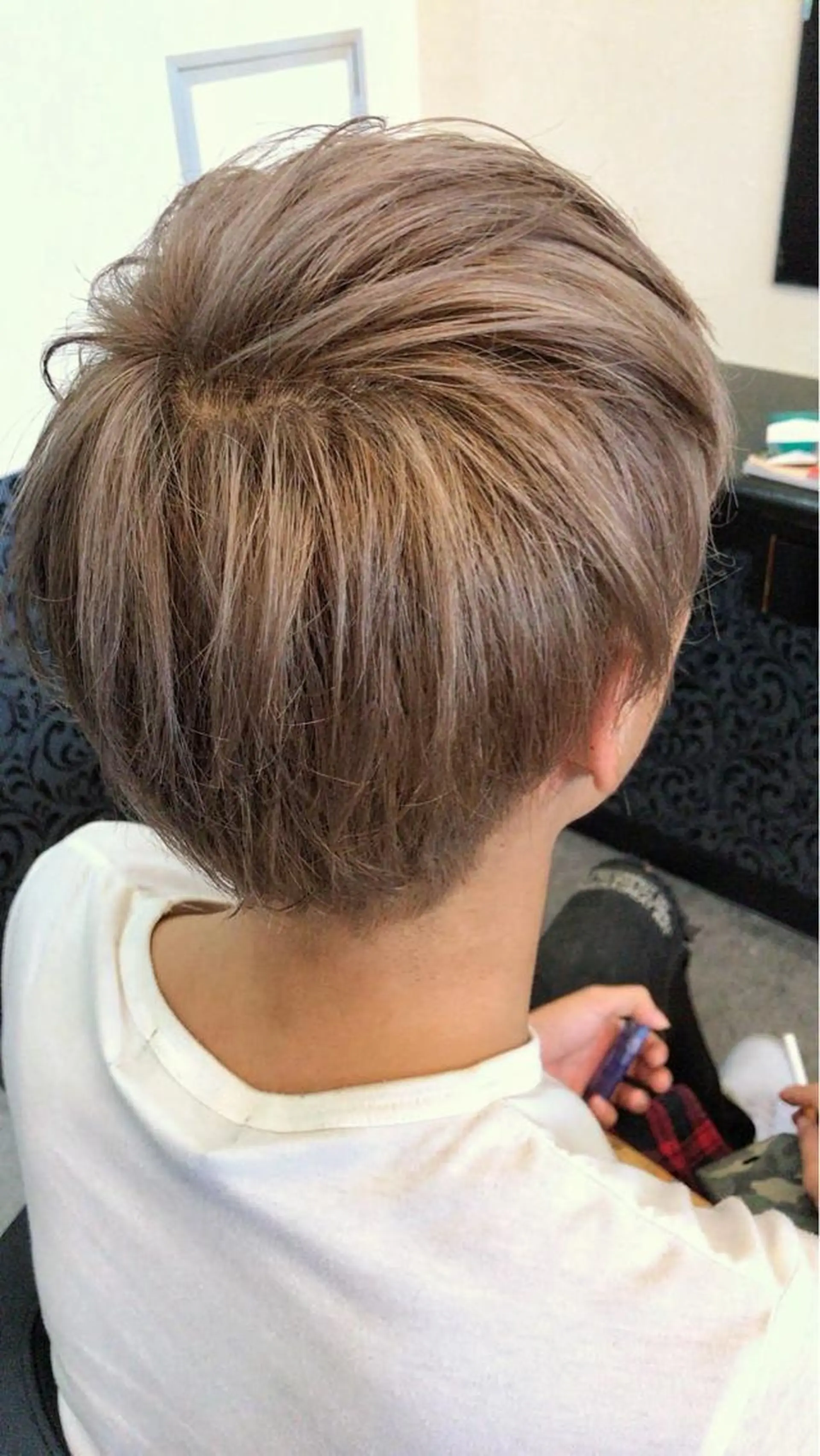 ショート カラー メンズ ベージュカラー ミルクティーベージュ カット ヘアカラー 日高伸太朗 [tocca船橋]のヘアスタイル
