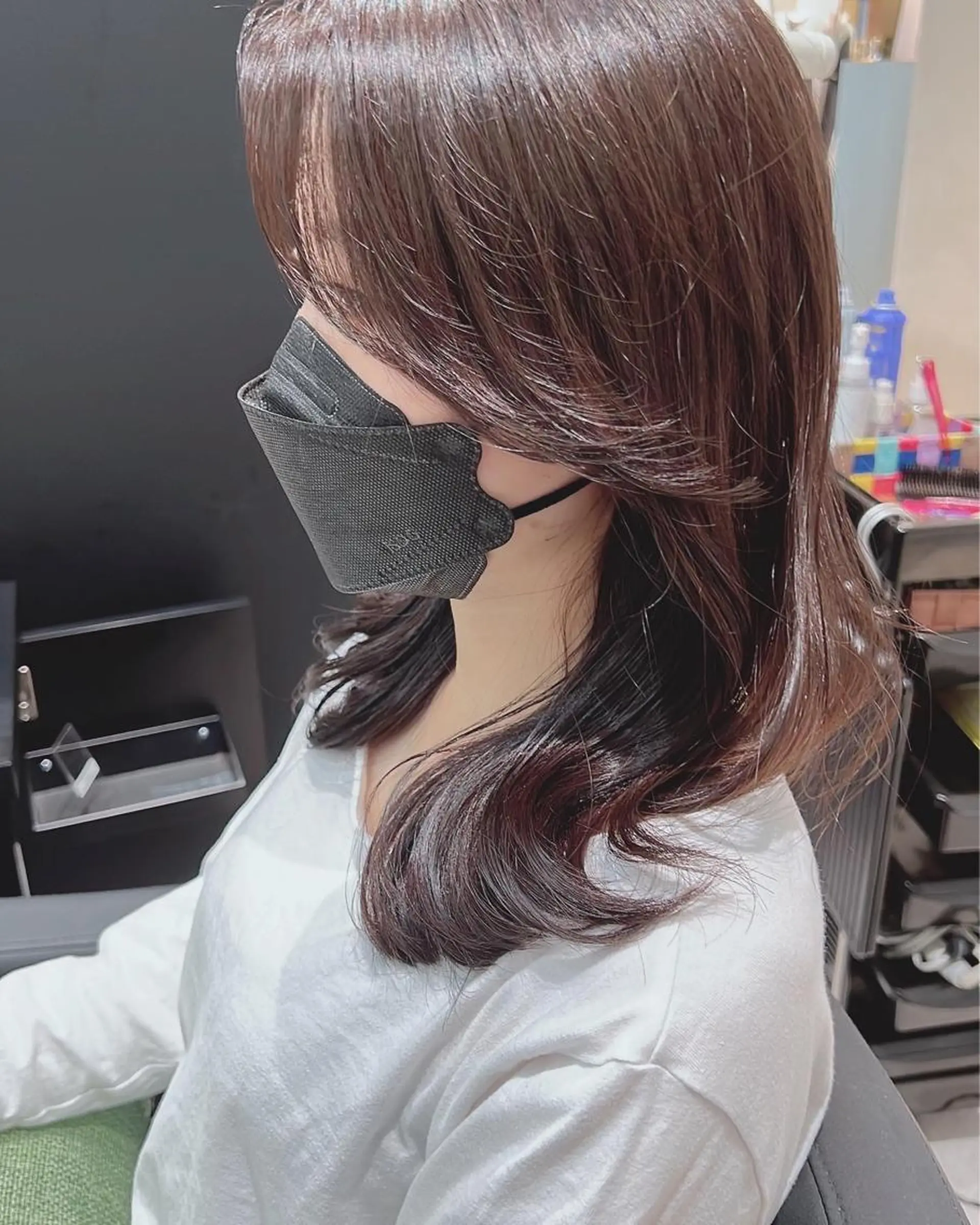 ミディアム カラー パーマ コテ巻き風パーマ 韓国風パーマ　無重力のヘアスタイル