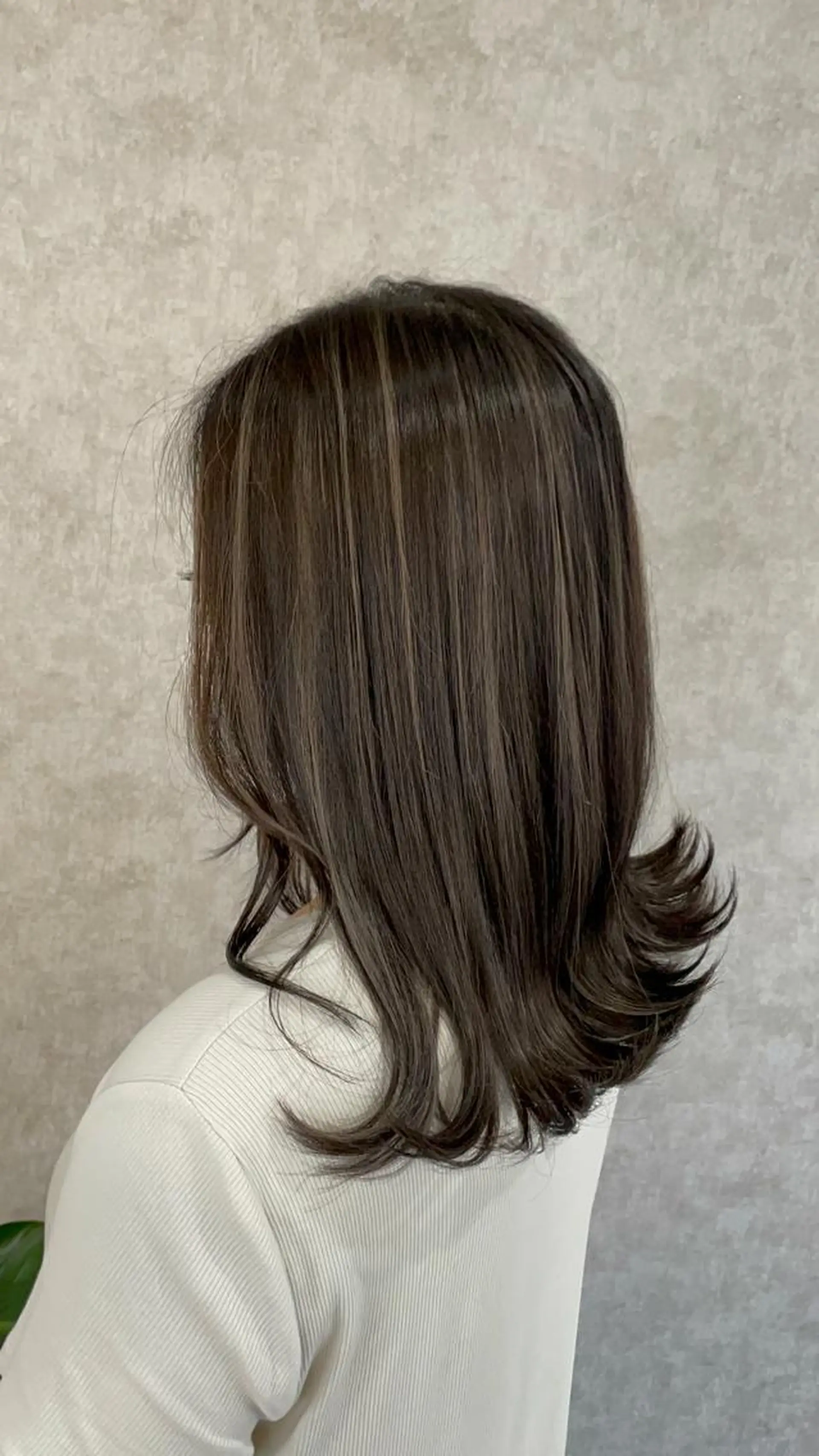 ミディアム 顔周りカット 興梠 莉桜のヘアスタイル