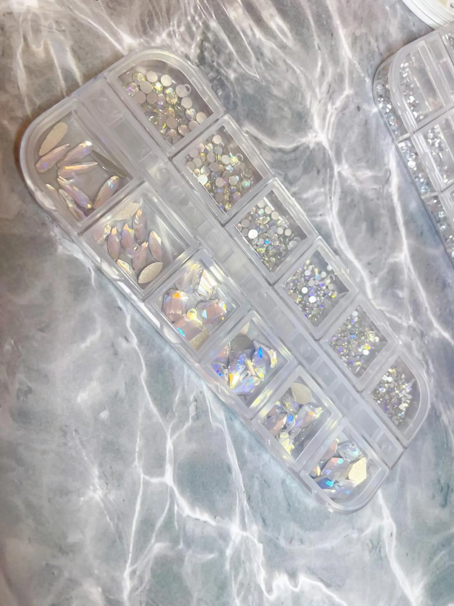 ネイル ストーンネイル Melia by attrait所属・Melia by attrait🌿杏のネイルデザイン