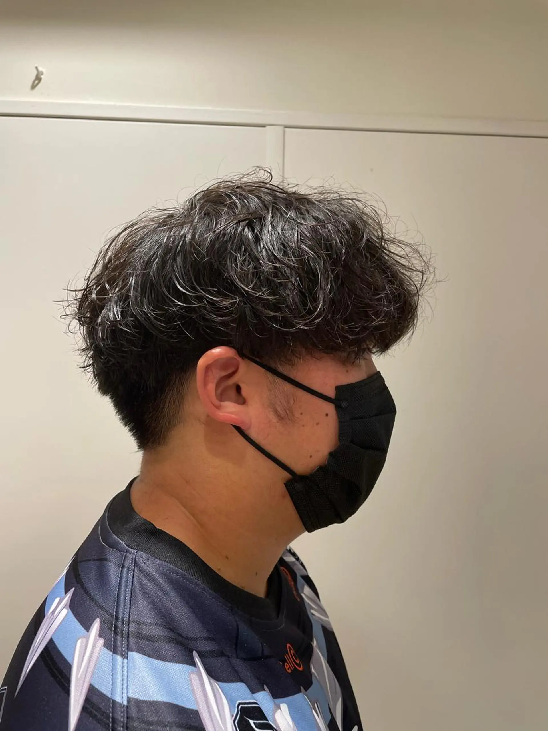 ショート カラー パーマ ヘアアレンジ メンズ メンズブリーチ メンズハイトーン メンズインナーカラー メンズ韓国風 マッシュ 新宿　副店長 新井彩斗のヘアスタイル