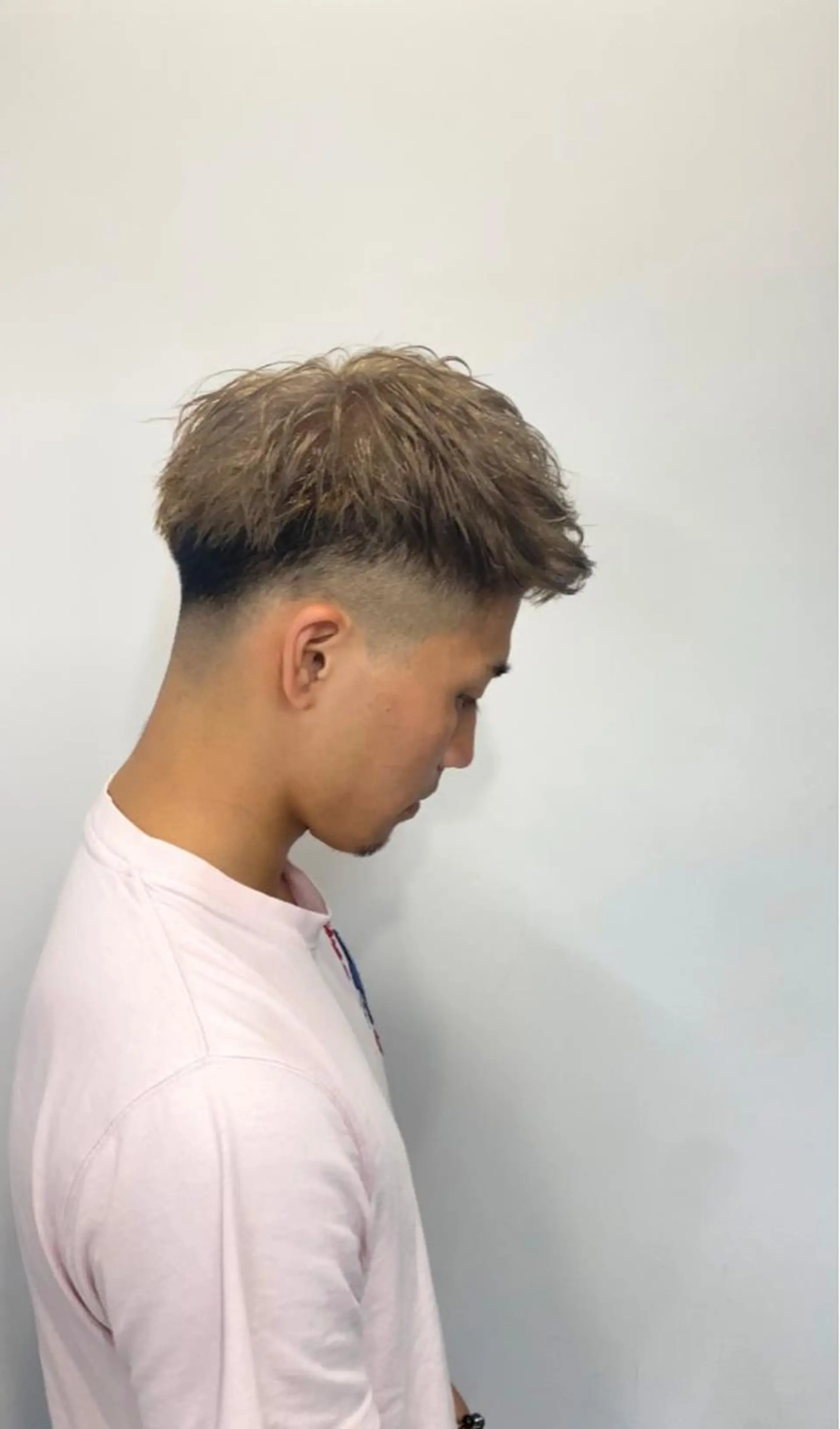 ショート カラー メンズ メンズブリーチ メンズハイトーン メンズウルフカット ブリーチ デザインカラー カット ヘアカラー トリートメント sunc所属・レイヤーカット ワンホンヘアそうたのヘアスタイル