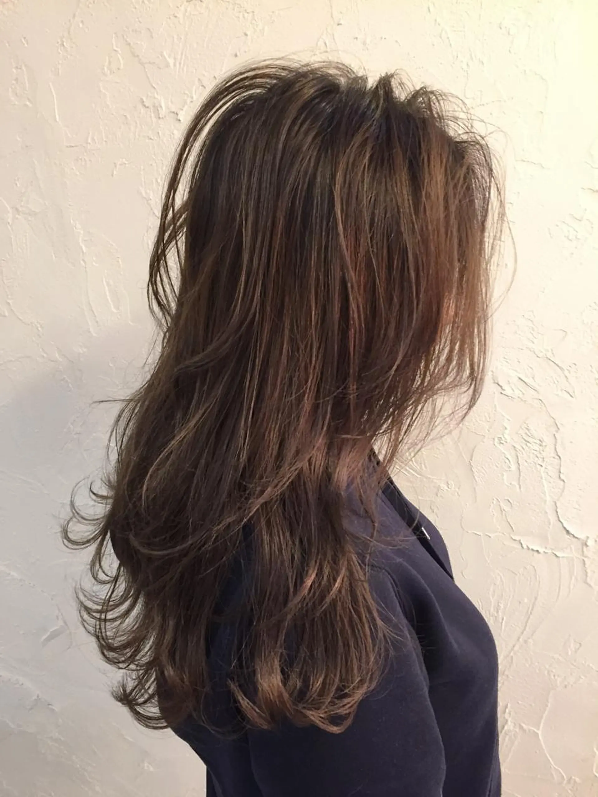 セミロング カラー 韓国レイヤー外国人風 透明感カラー髪質改善のヘアスタイル