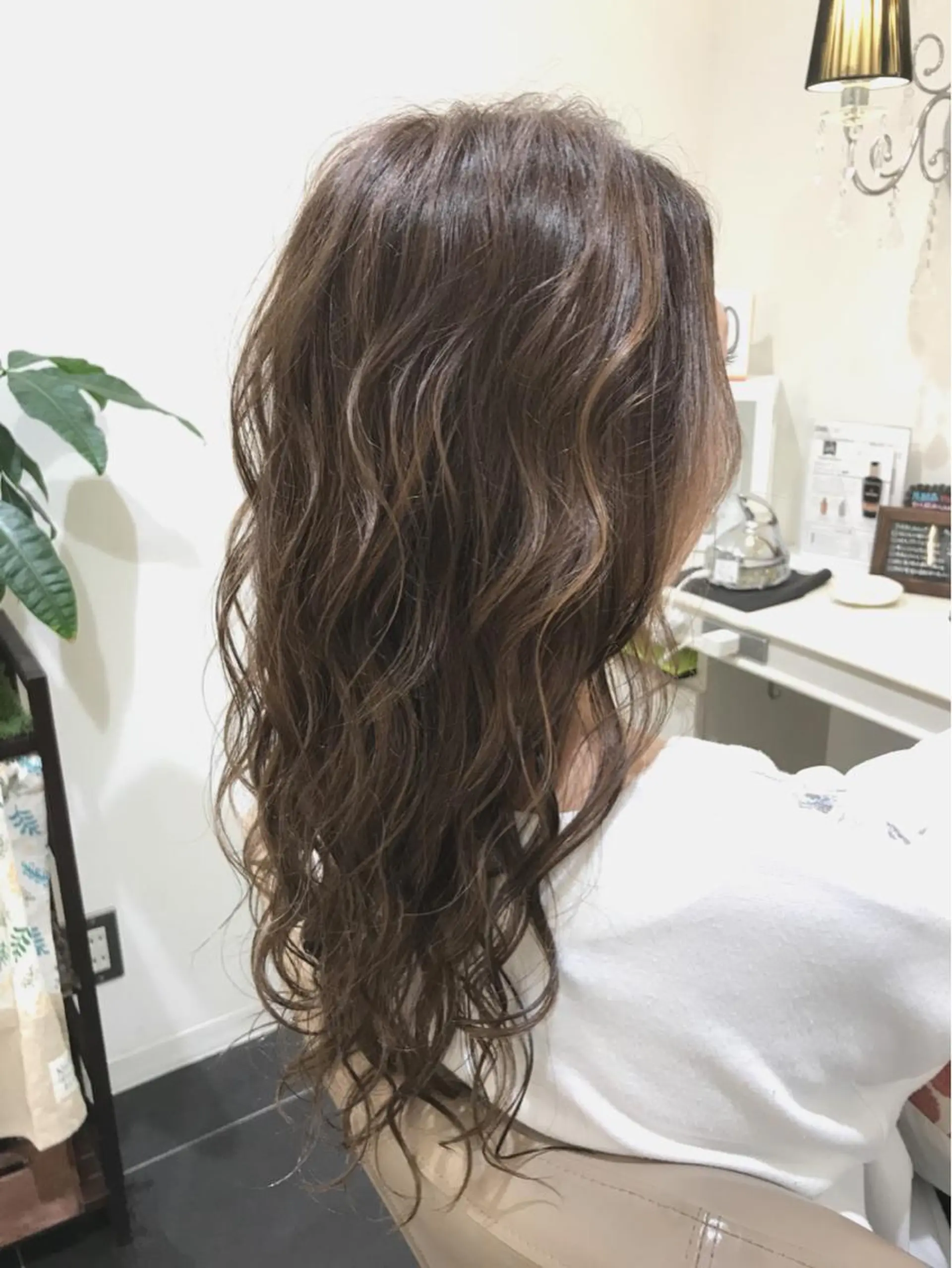 セミロング カラー ブリーチ ブルーカラー ブルージュ グレージュ イルミナカラー 山崎俊輔/髪質改善 /バレイヤージュのヘアスタイル