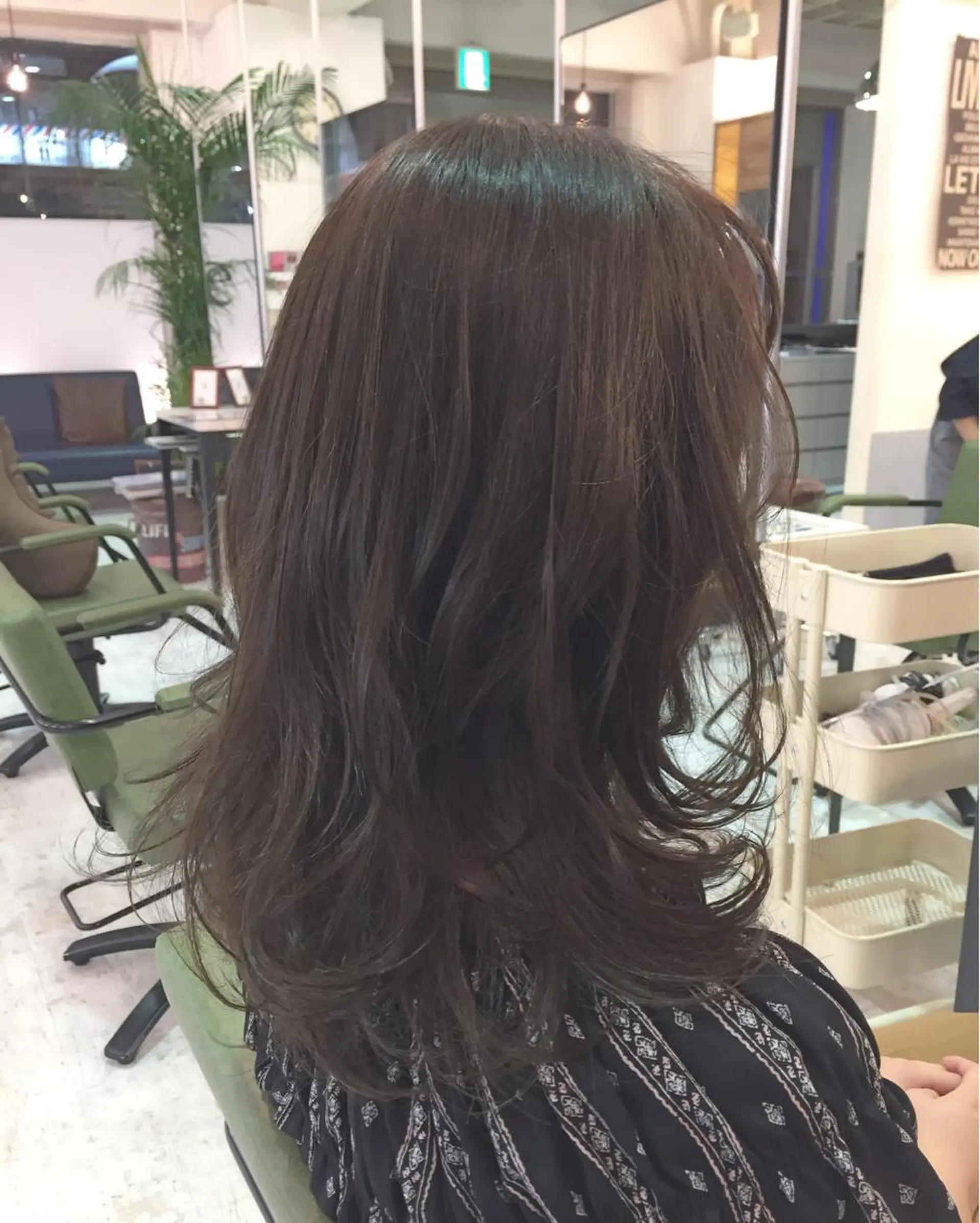 セミロング ロング カラー グレージュ イルミナカラー 青木 茂樹⭐️ 透明感カラーのヘアスタイル