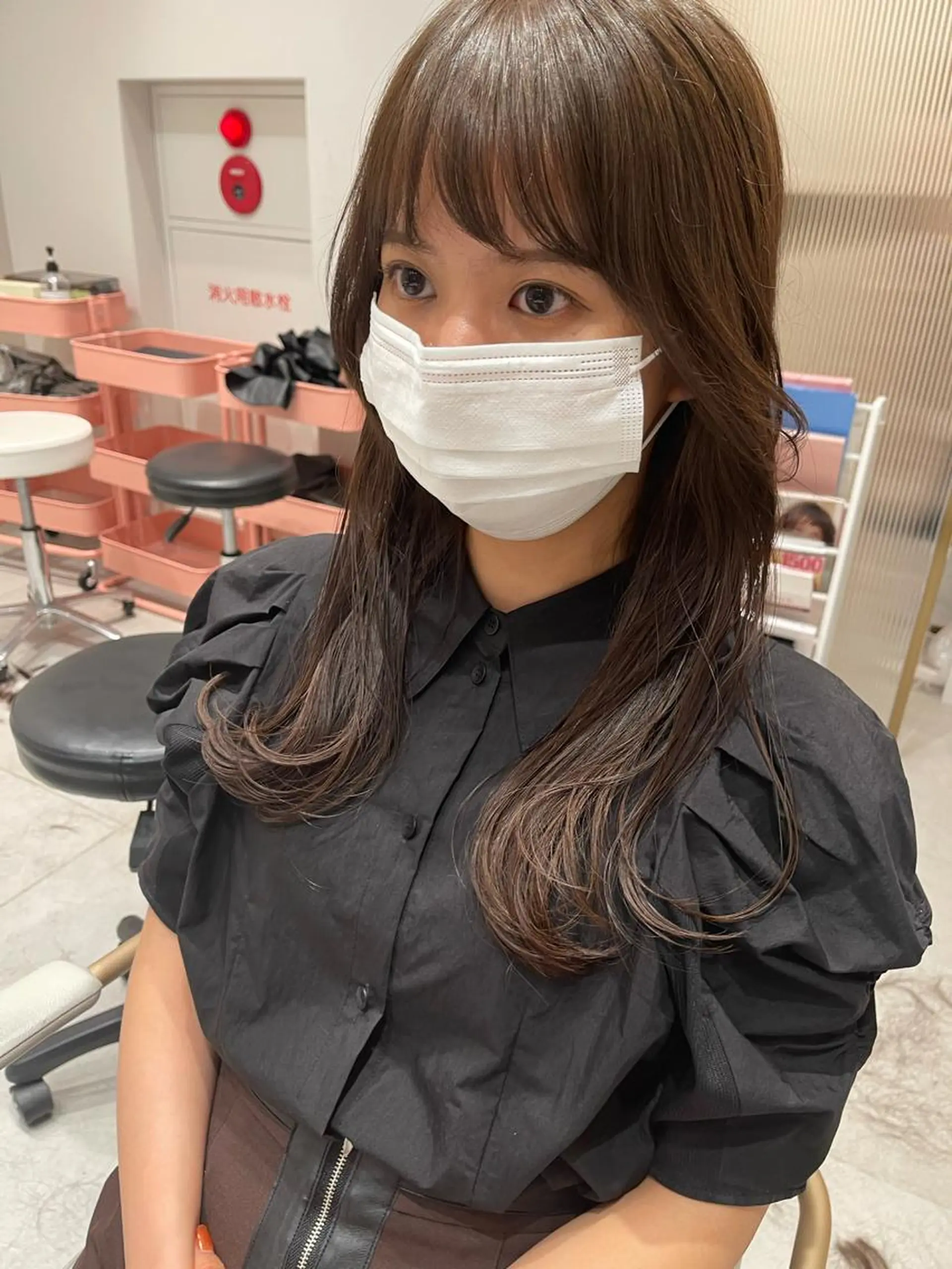 セミロング 顔まわりレイヤー 学生 髪質改善 レイヤーカット 小顔カット カット ヘアカラー 縮毛矯正 トリートメント ボブパーマ ウルフパーマのヘアスタイル