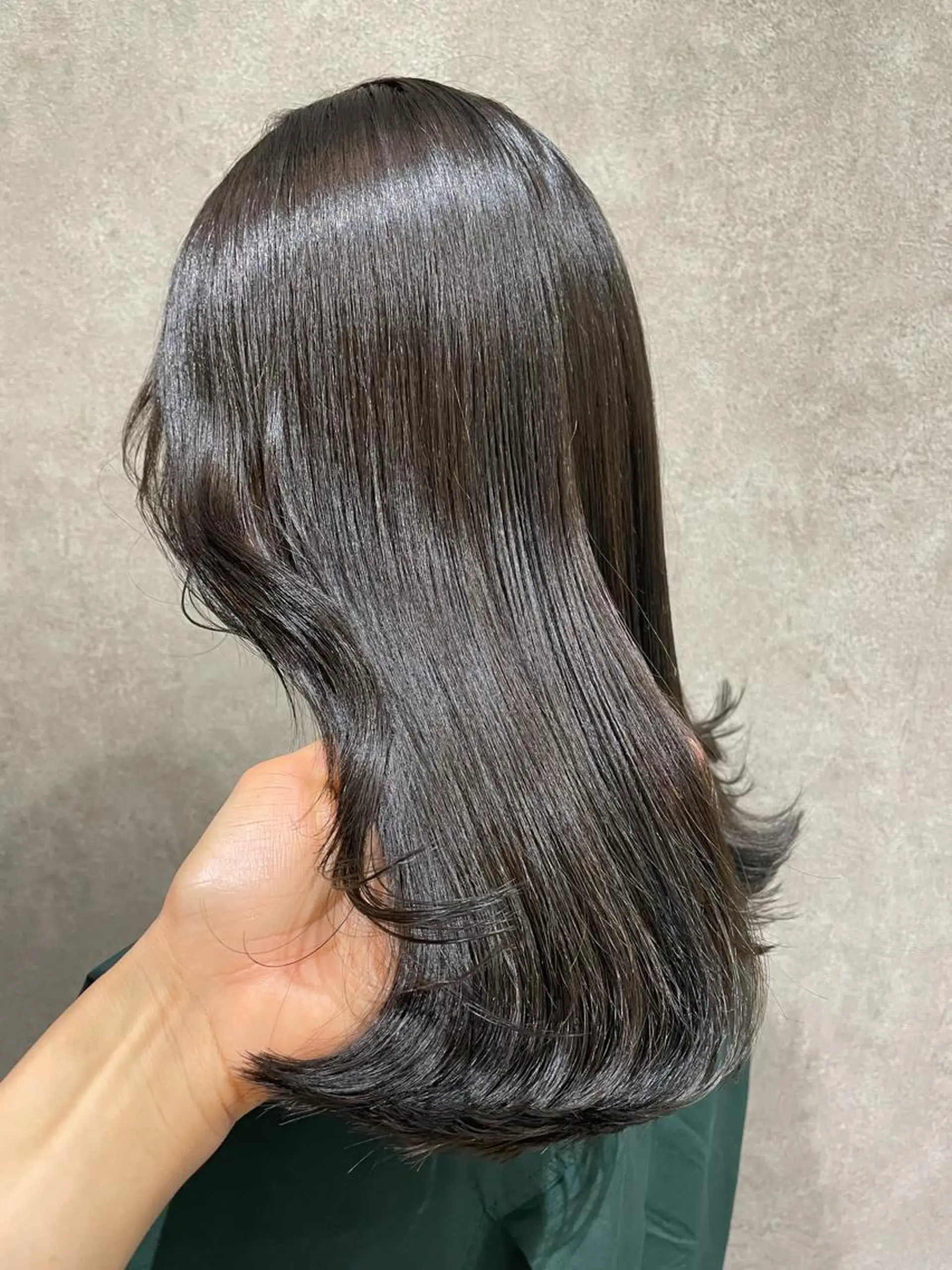 ミディアム salowin銀座6丁目所属・20代後半〜30代 支持率◎Megumiのヘアスタイル