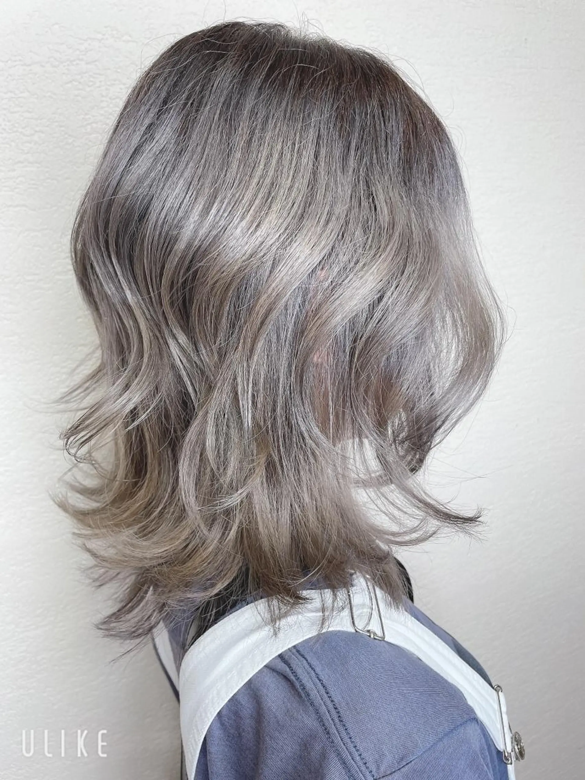 セミロング カラー シルバー ホワイトシルバー ウルフカット カット ヘアカラー トリートメント ❣️モードケイズ塚口 和田一将のヘアスタイル