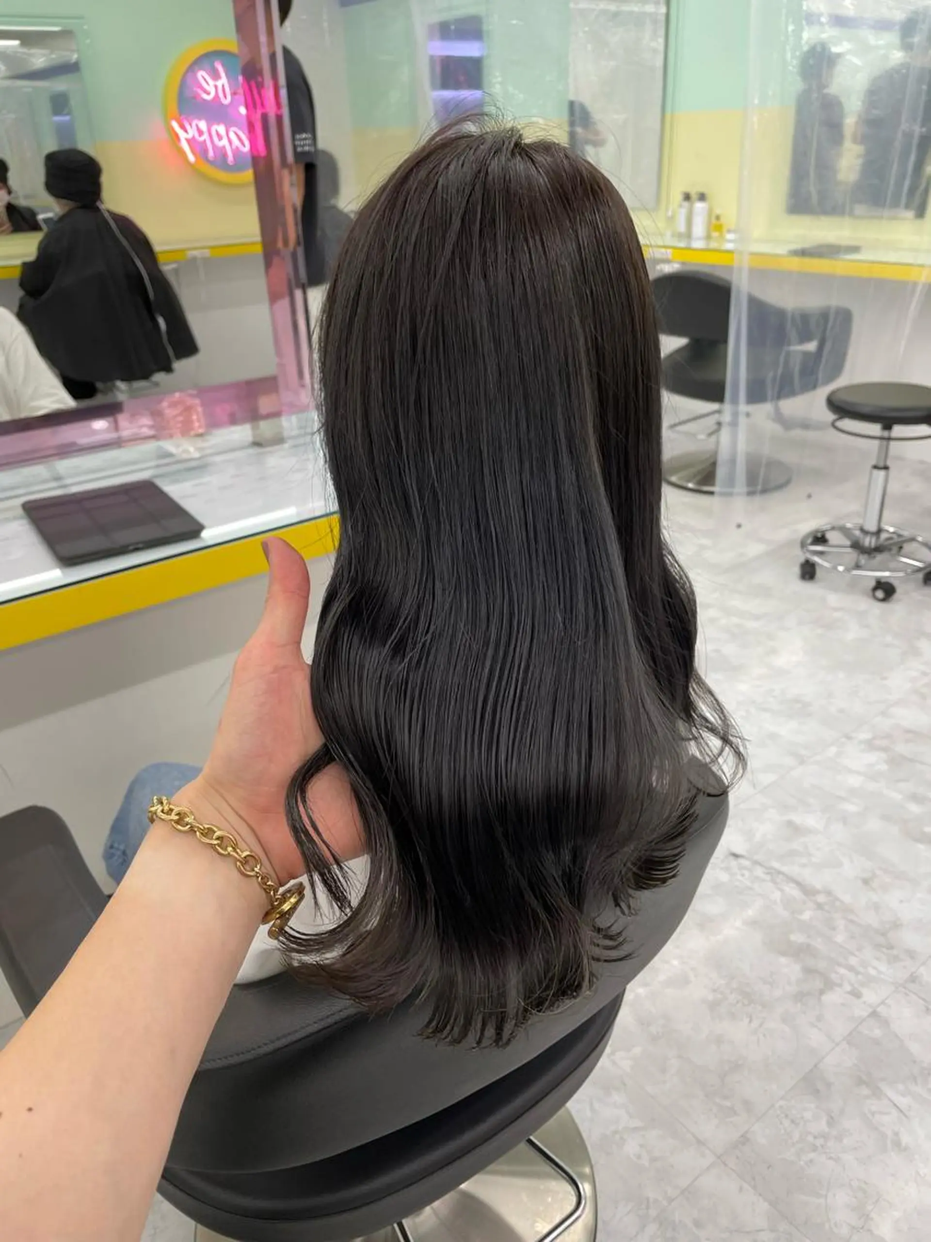セミロング カラー パーマ ヘアアレンジ ネイル マツエク・マツパ 韓国風ベージュ🤎 赤みなし🌿横浜🤎のヘアスタイル