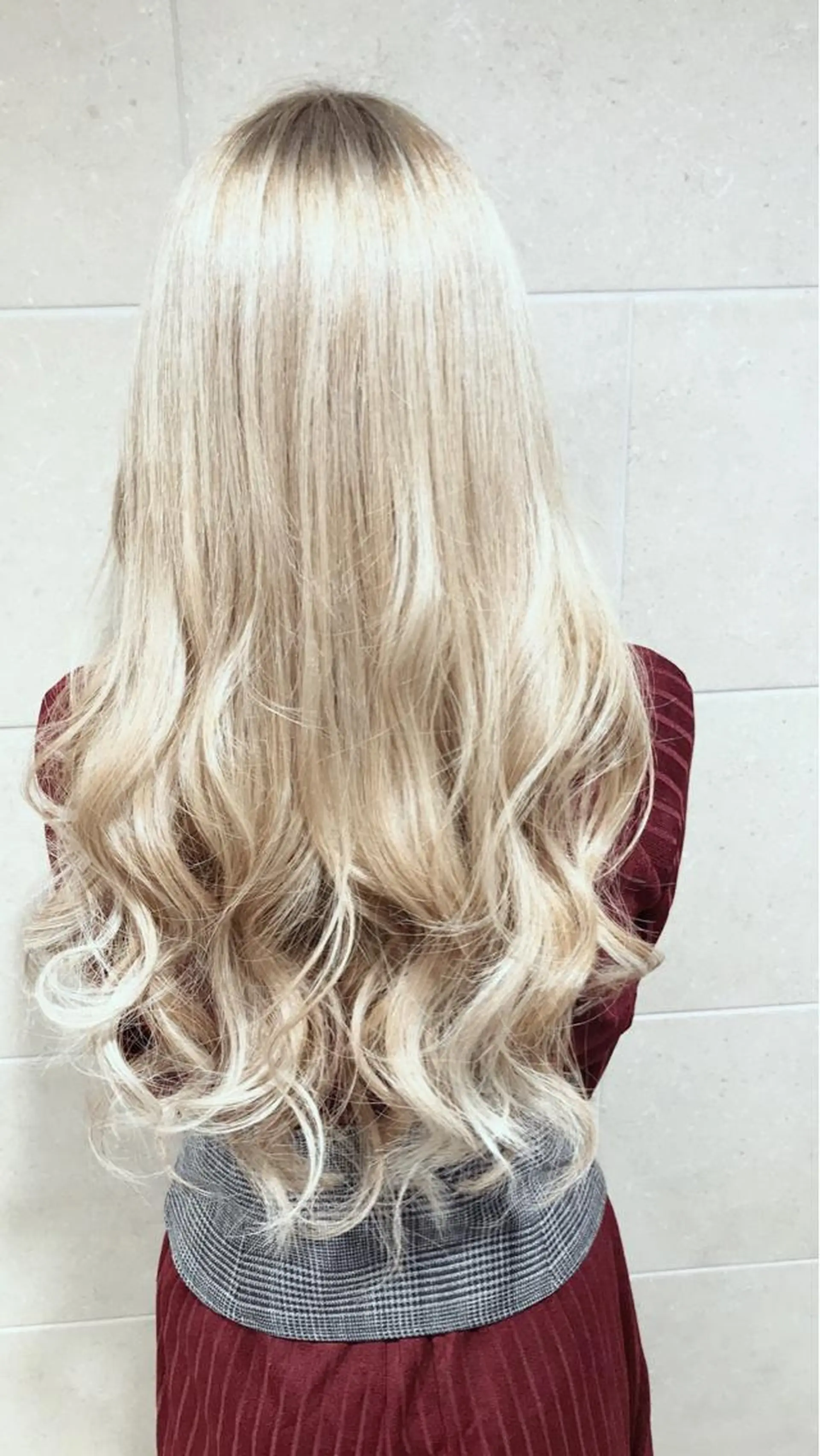 ロング カラー ベージュカラー ブリーチ ハイトーンカラー ハイトーンベージュ Lee枚方所属・今里 弘樹のヘアスタイル