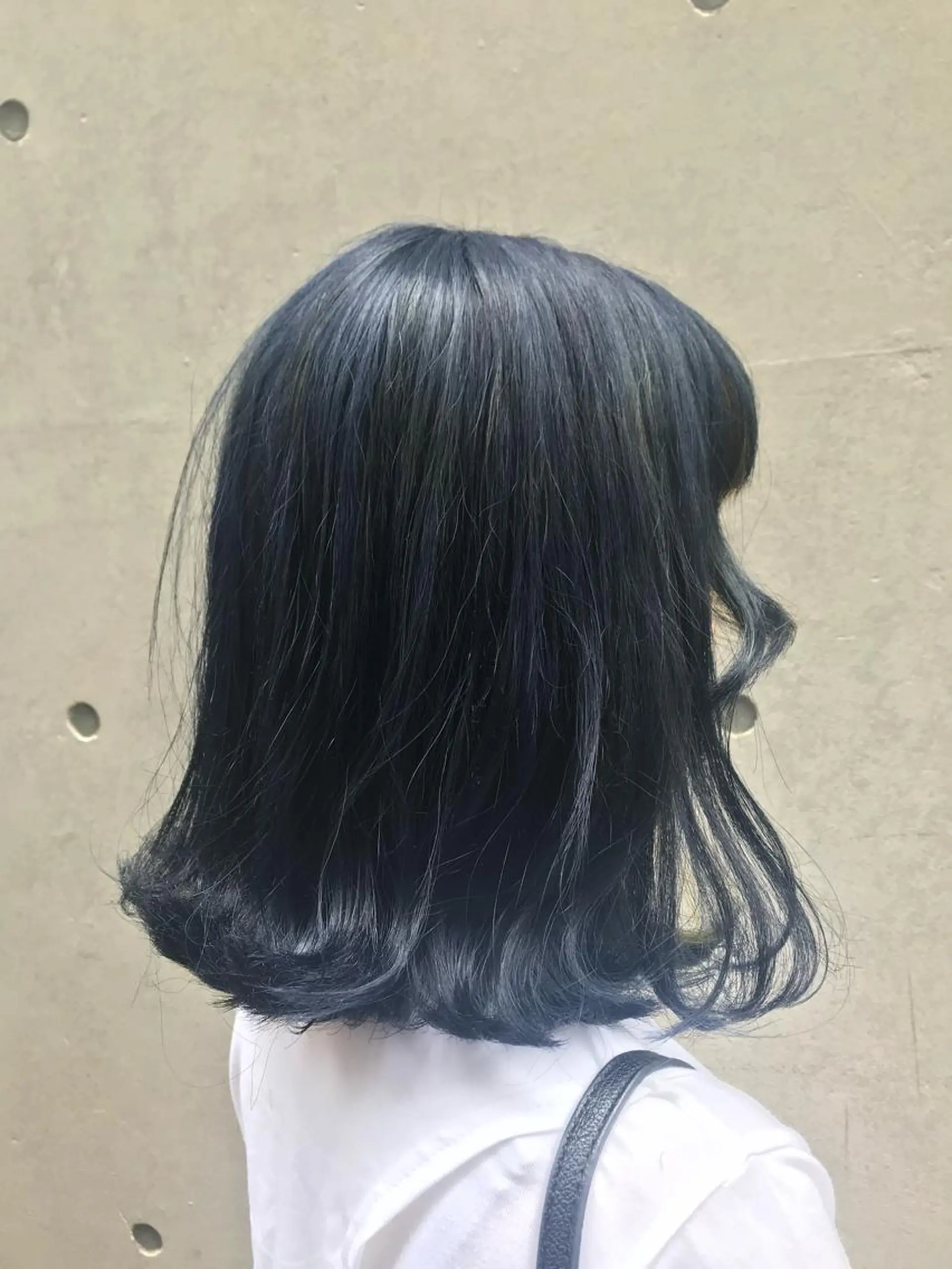カラー ネイビーカラー ハイトーンエフェクト ブリーチいち丸のヘアスタイル