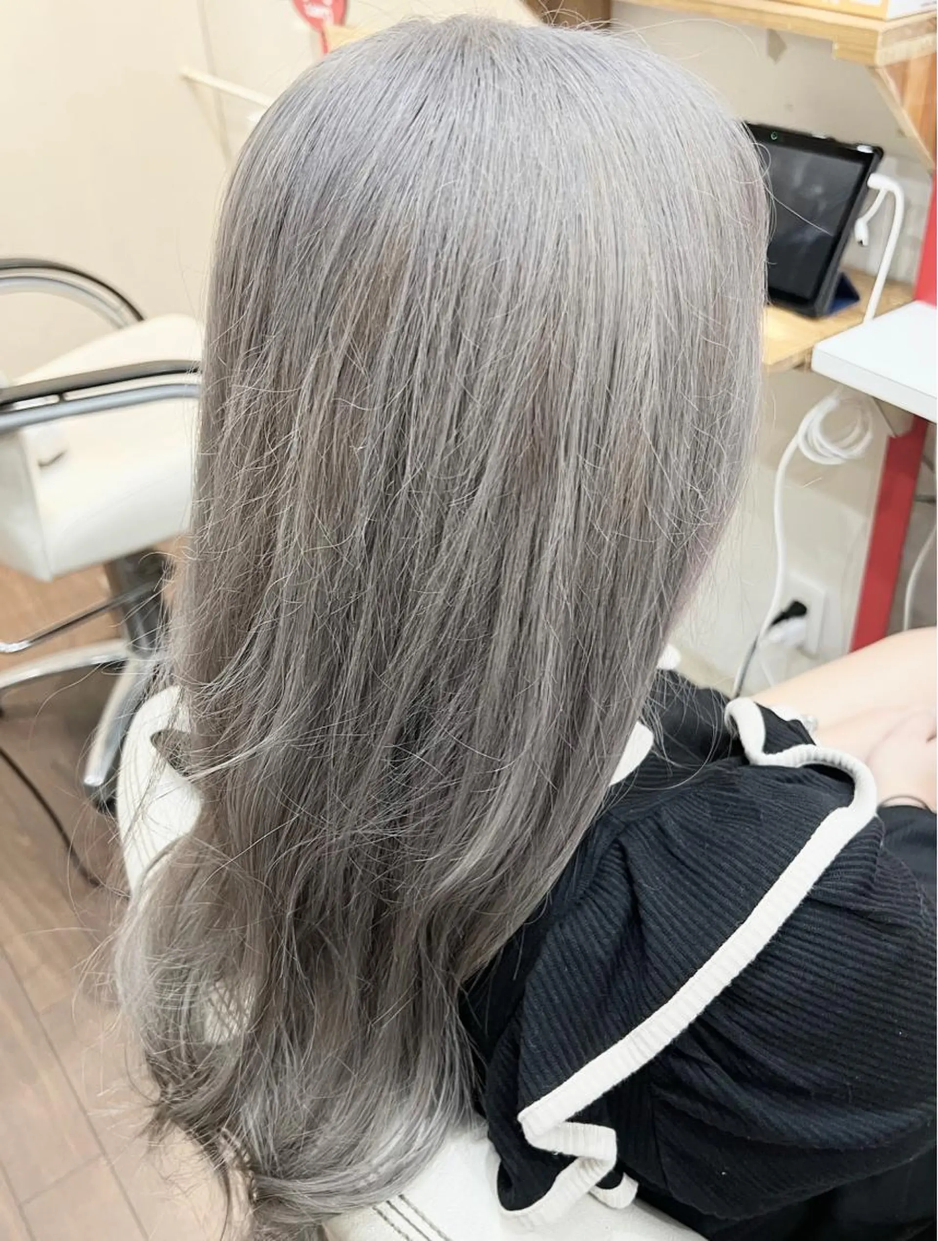 カラー ブリーチ ハイトーンカラー シルバー ヘアカラー まさき✂︎ブリーチ／ デザインカラーのヘアスタイル