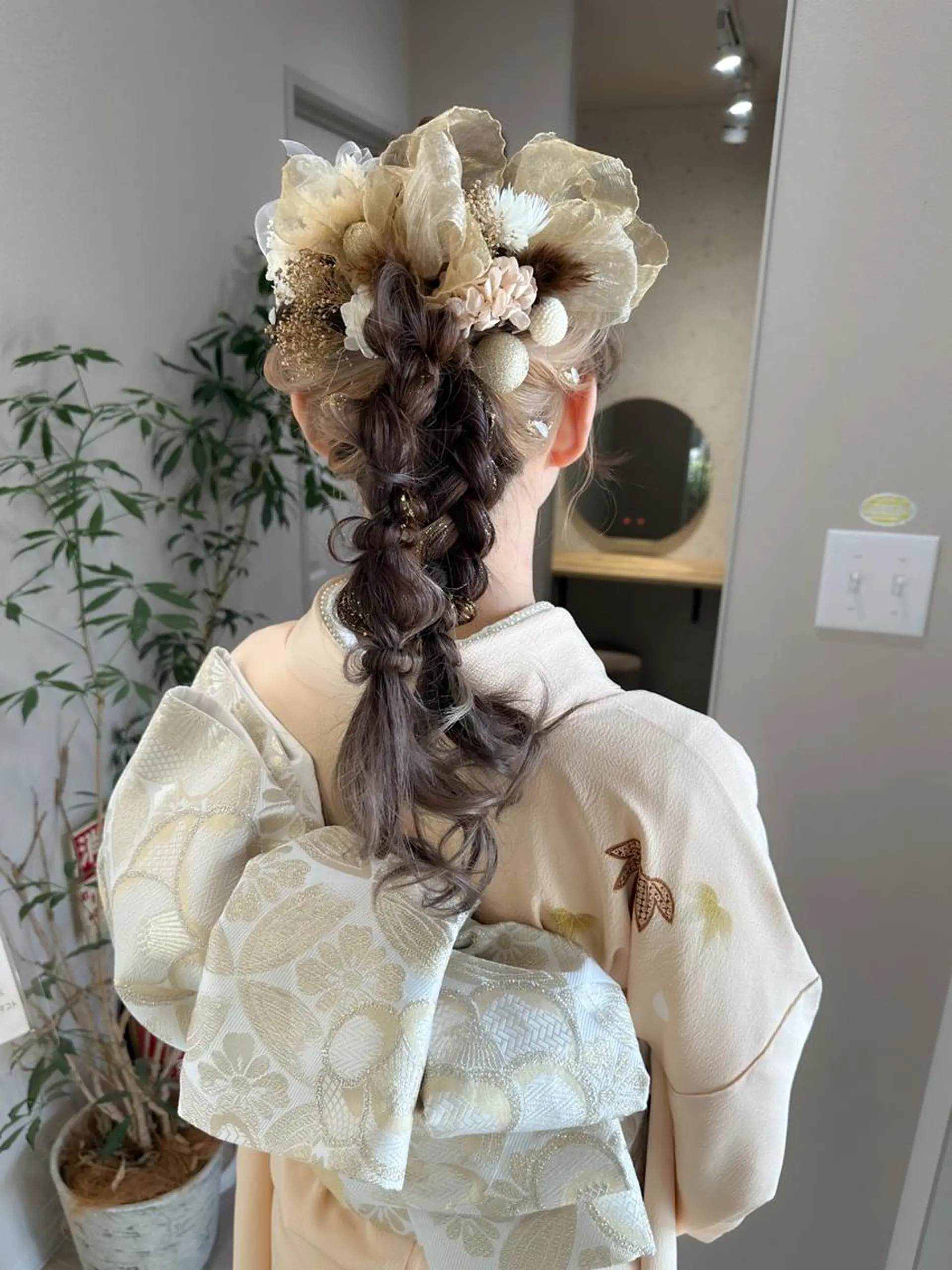 ロング カラー ヘアアレンジ 成人式 autre所属・大久保 ひでなりのヘアスタイル