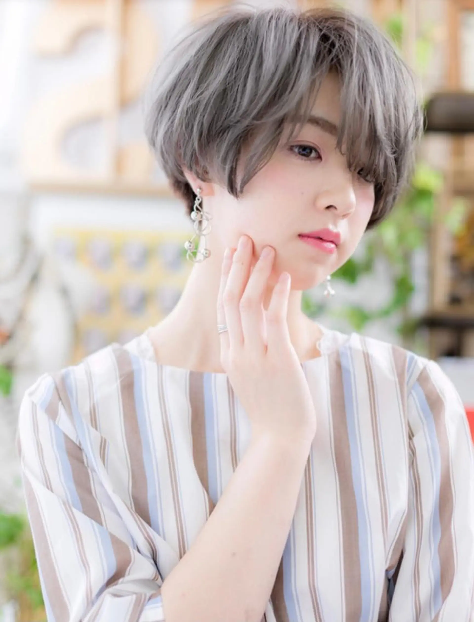 ショート カラー ✨くびれスタイル✨️ 戸嶋穂乃香のヘアスタイル