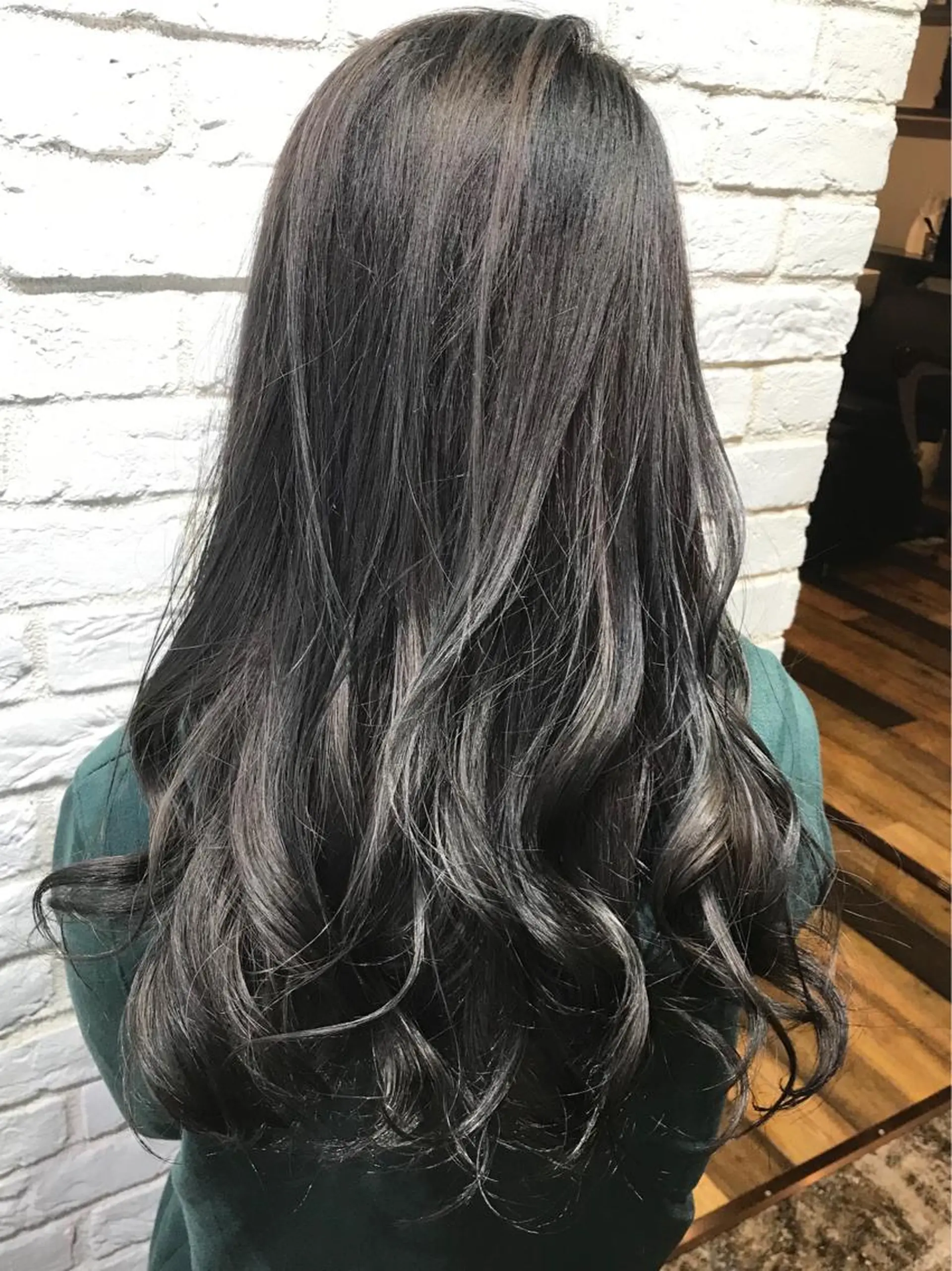 ロング カラー 透明感カラー Neale. yumiの眉毛・アイブロウイメージ
