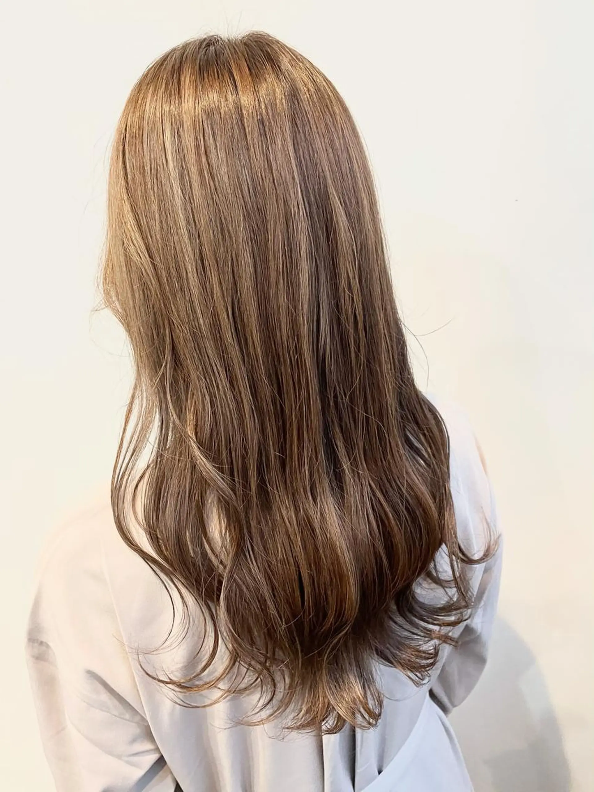 ロング ハイライト FLAGS YAMATOのヘアスタイル