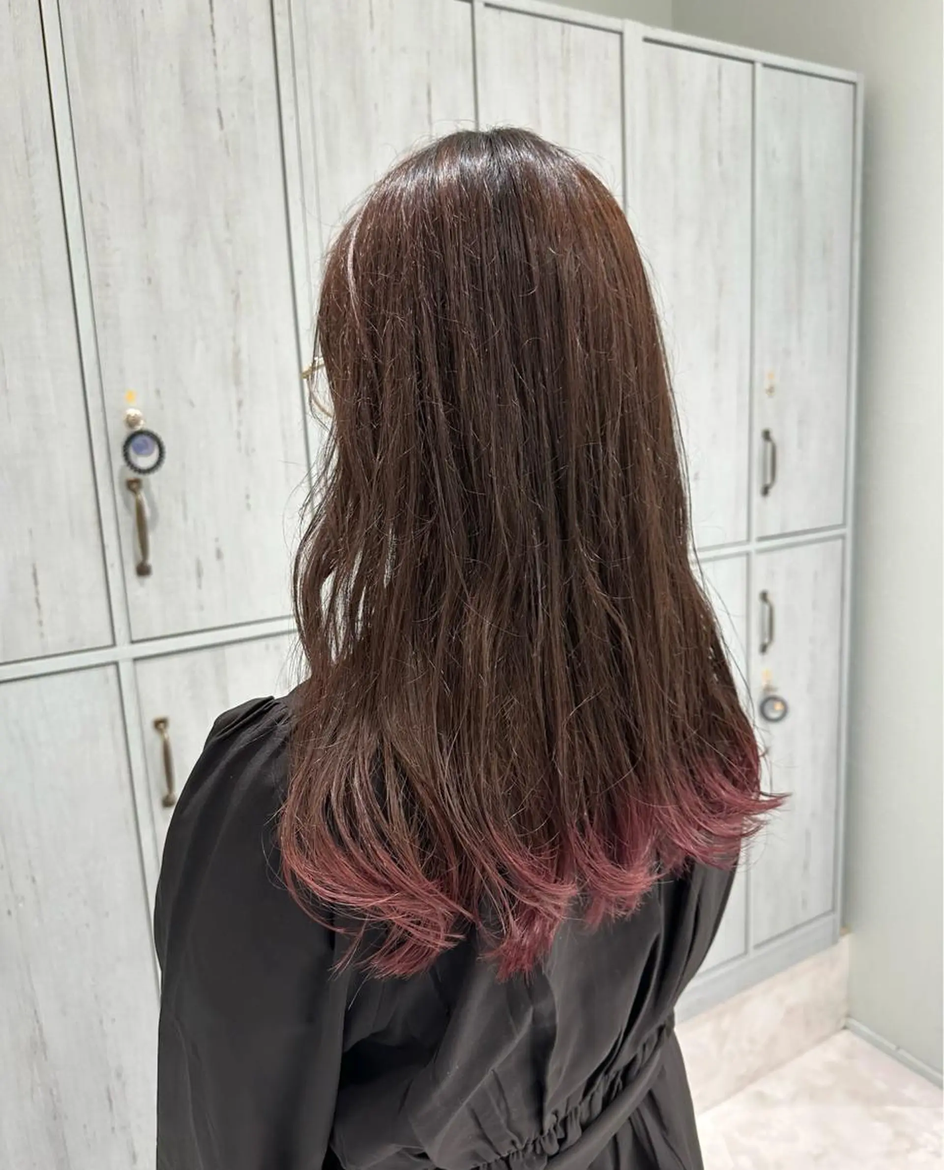 ロング カラー 中川 茜里のヘアスタイル