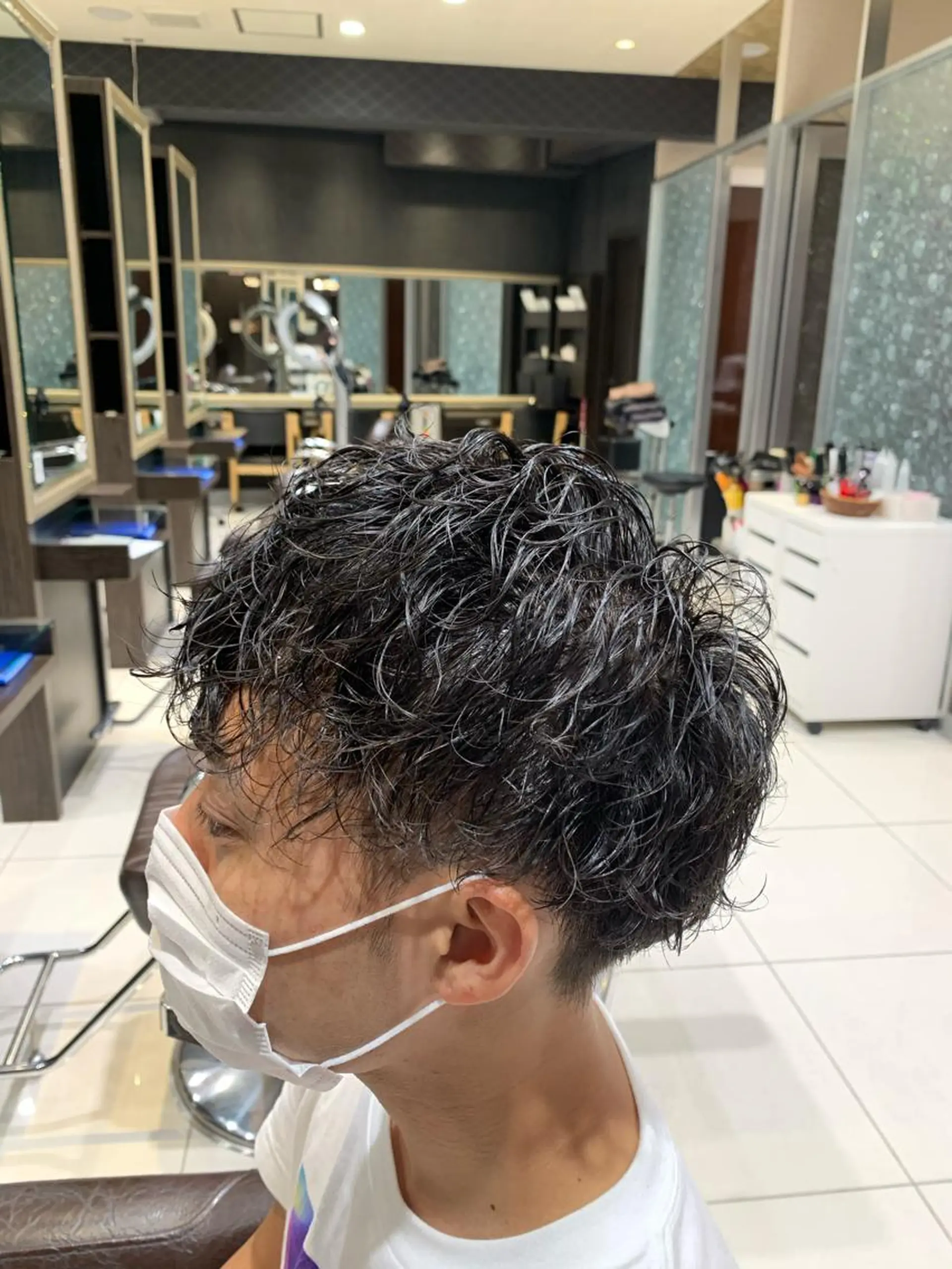 ミディアム ミディアムパーマ カット パーマ 岡本 勇輝のヘアスタイル