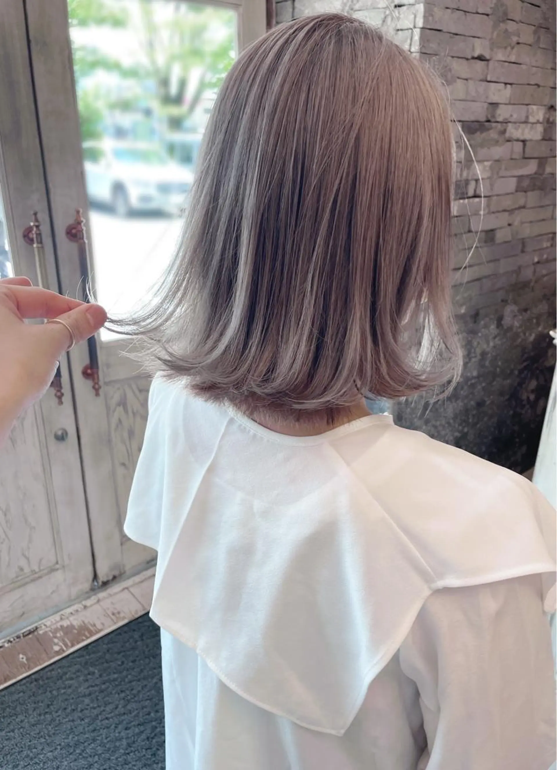 カラー ベージュカラー ブリーチ ミルクティーベージュ MAEDA 西金沢美容室のヘアスタイル