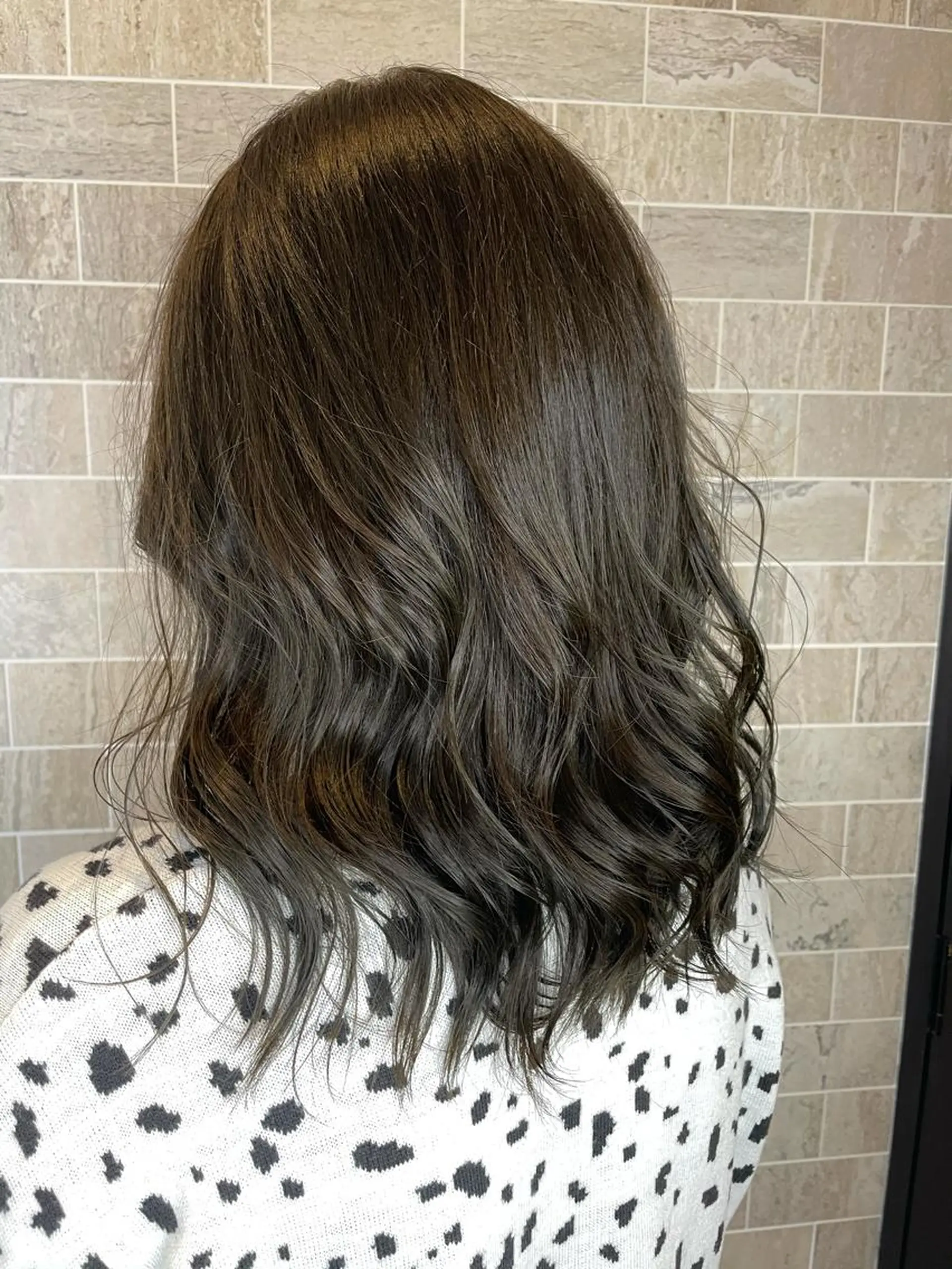 セミロング ブリーチ毛矯正.髪質 改善.髪にドラマをのヘアスタイル