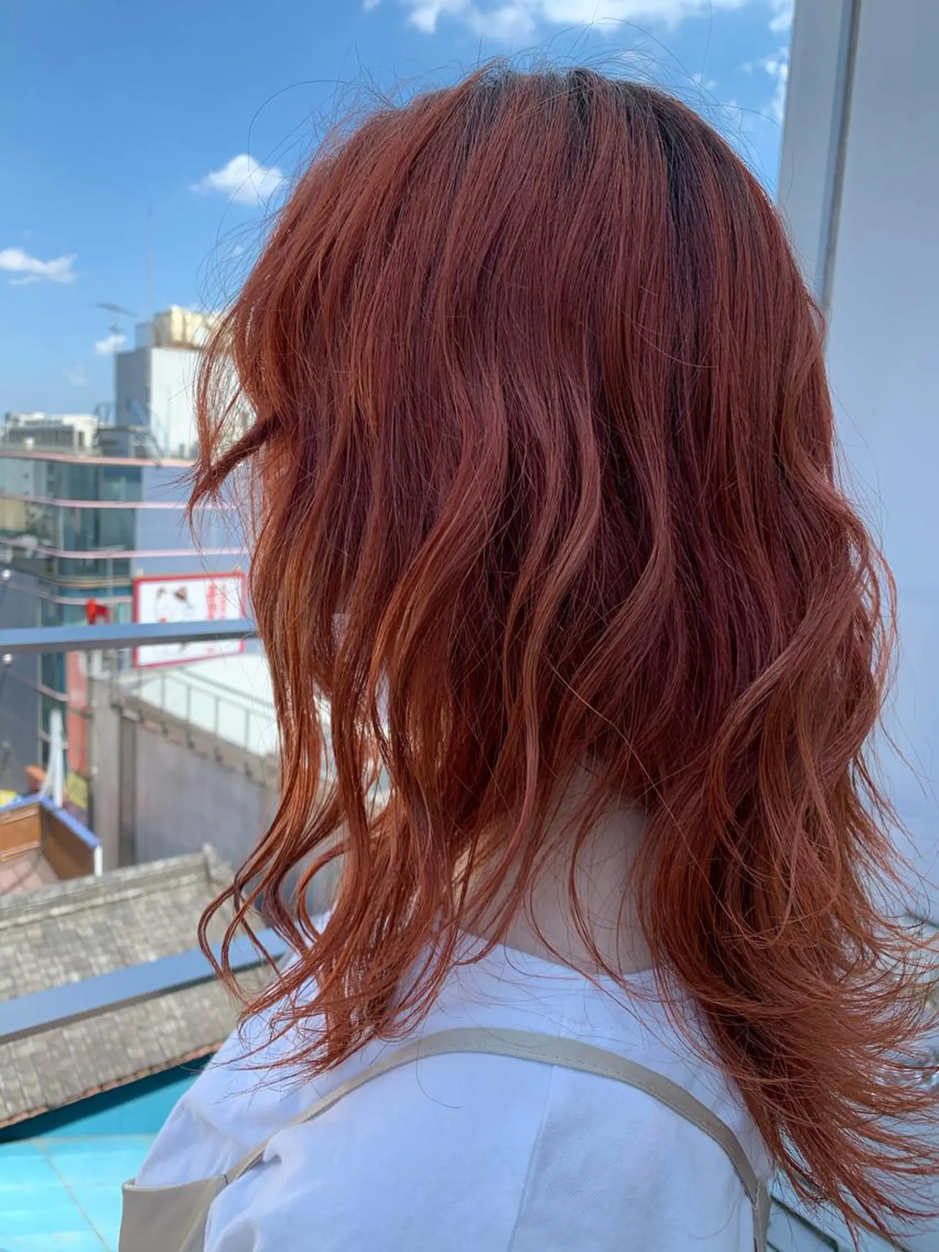 セミロング カラー グラデーションカラー オレンジ FACE DECO AVEDA所属・河端 春綺のヘアスタイル