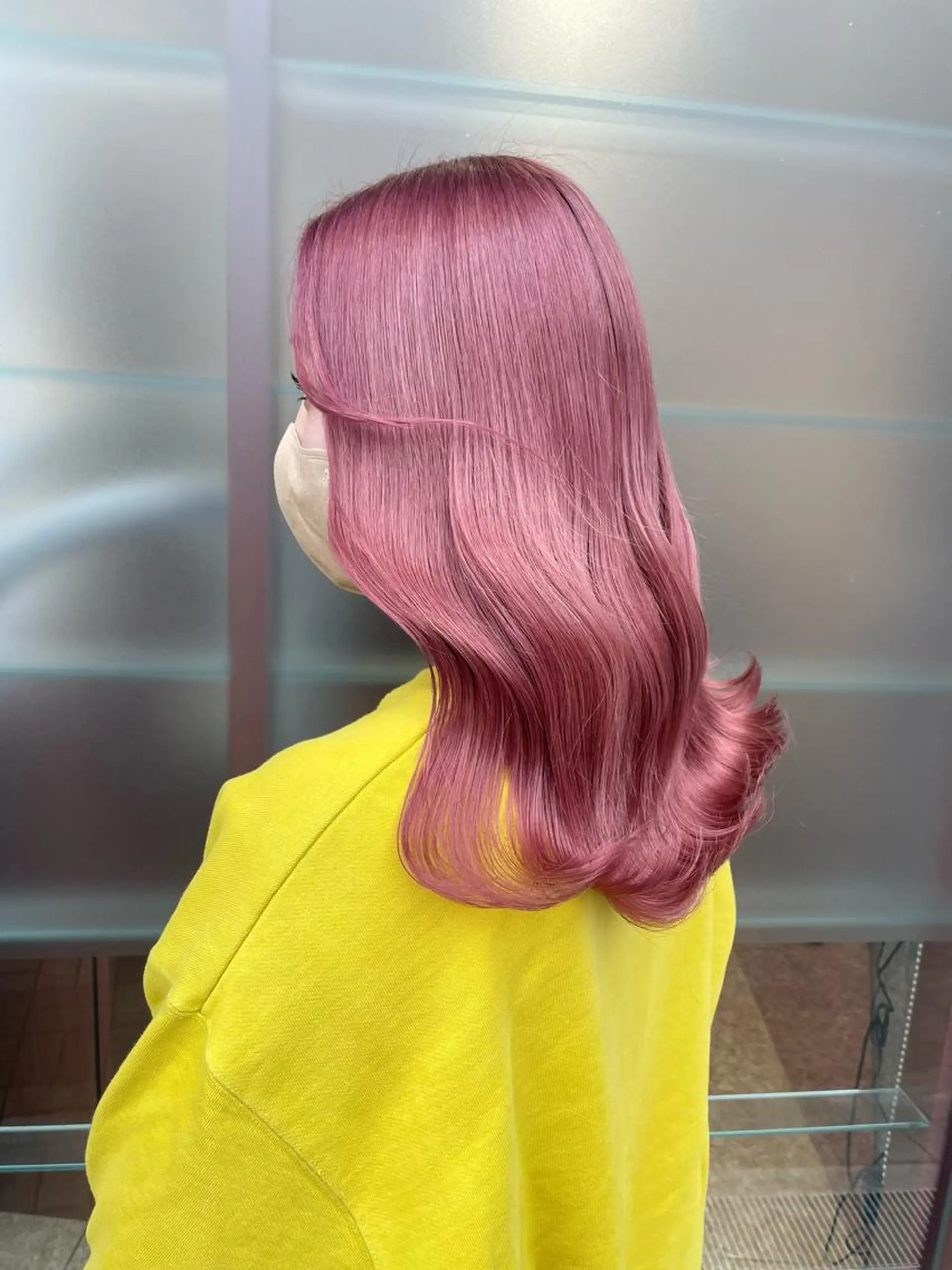 セミロング ヘアカラー AIRI🌸 ブリーチカラー🎀のヘアスタイル