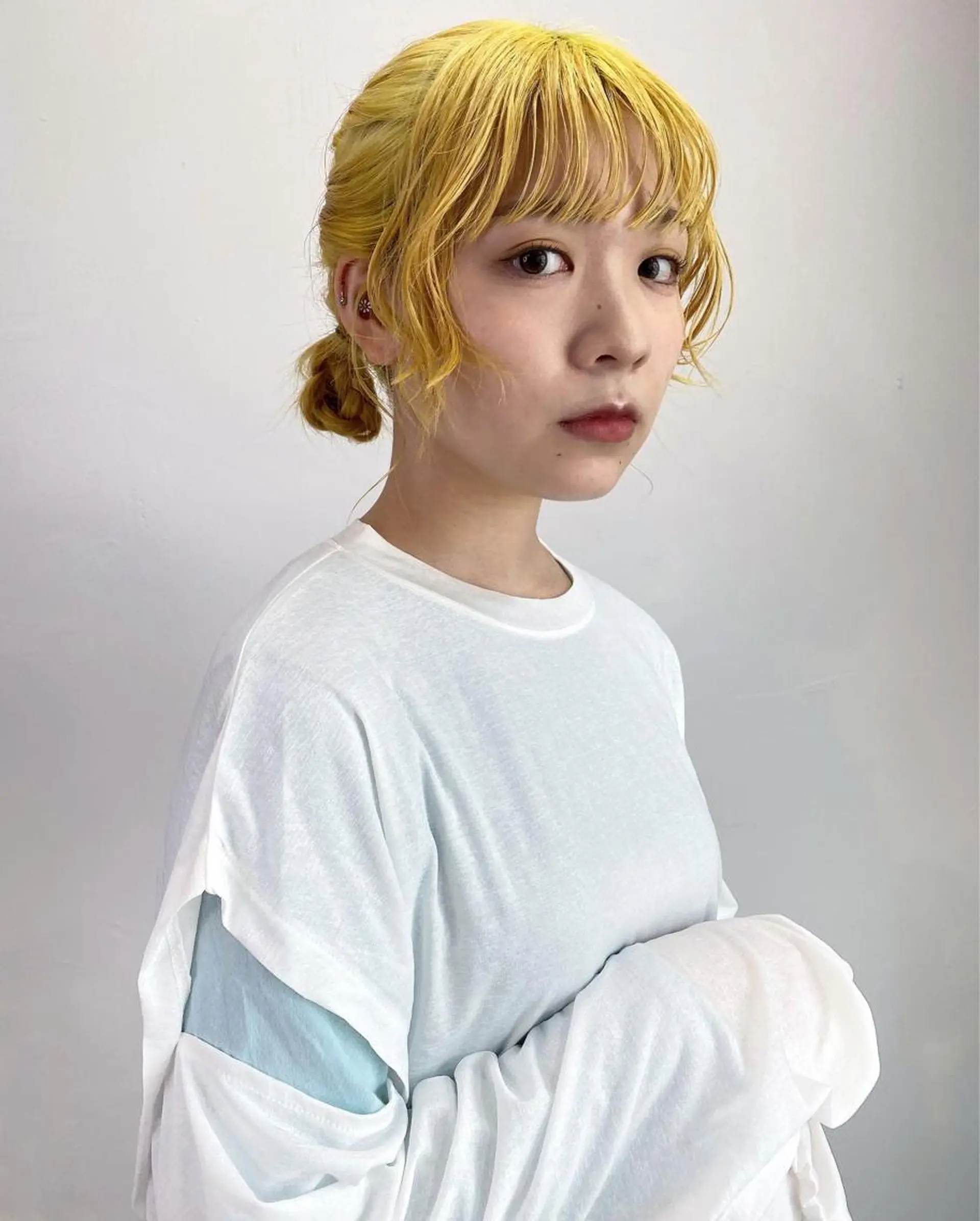 セミロング カラー ヘアアレンジ デザインカラー ダブルカラー ハイトーンカラー ボブ 韓国ヘア×髪質 改善🇰🇷シオリのヘアスタイル