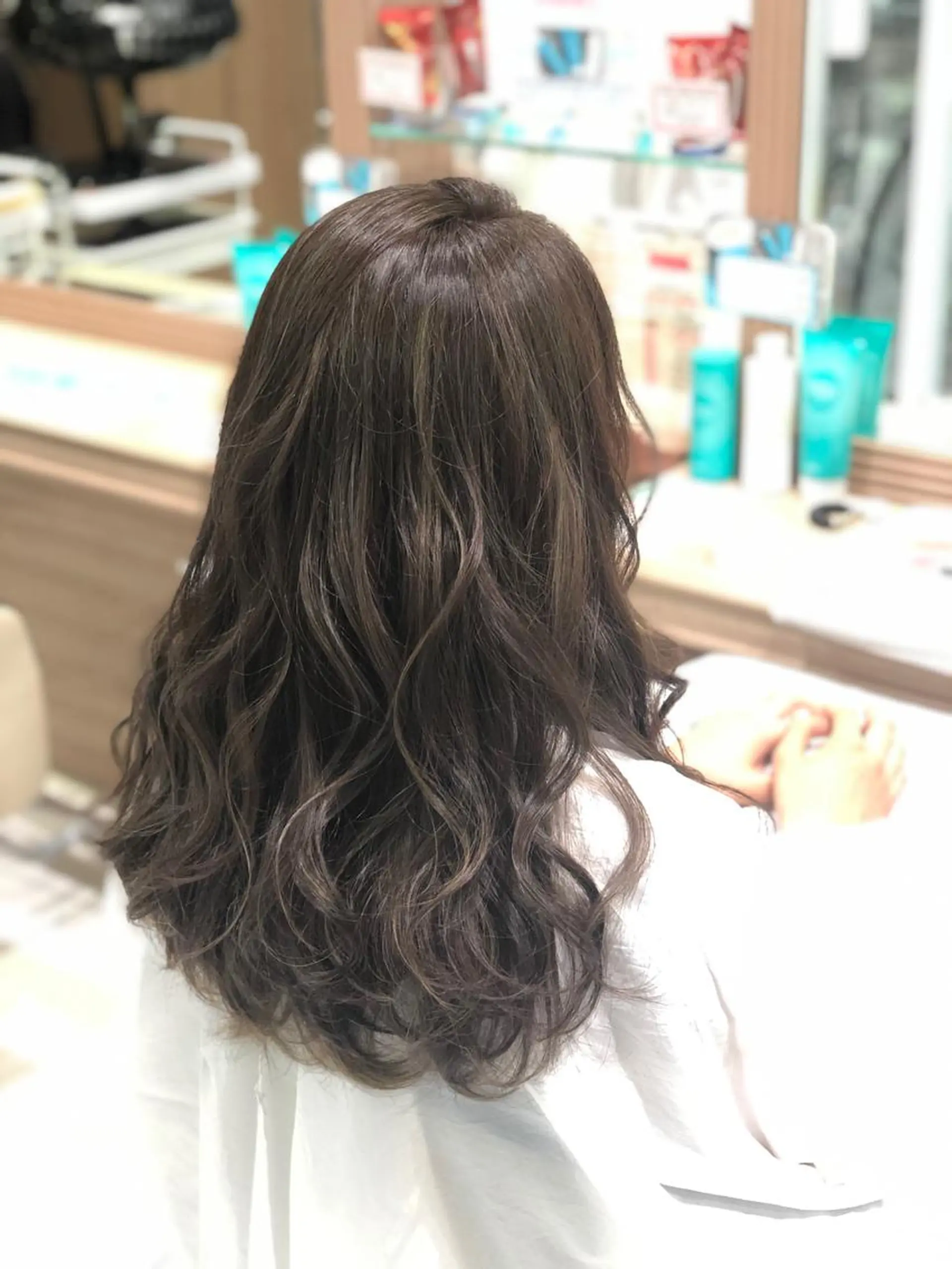ロング カラー アッシュ ベージュカラー イルミナカラー カット ヘアカラー 小島 仁美のヘアスタイル