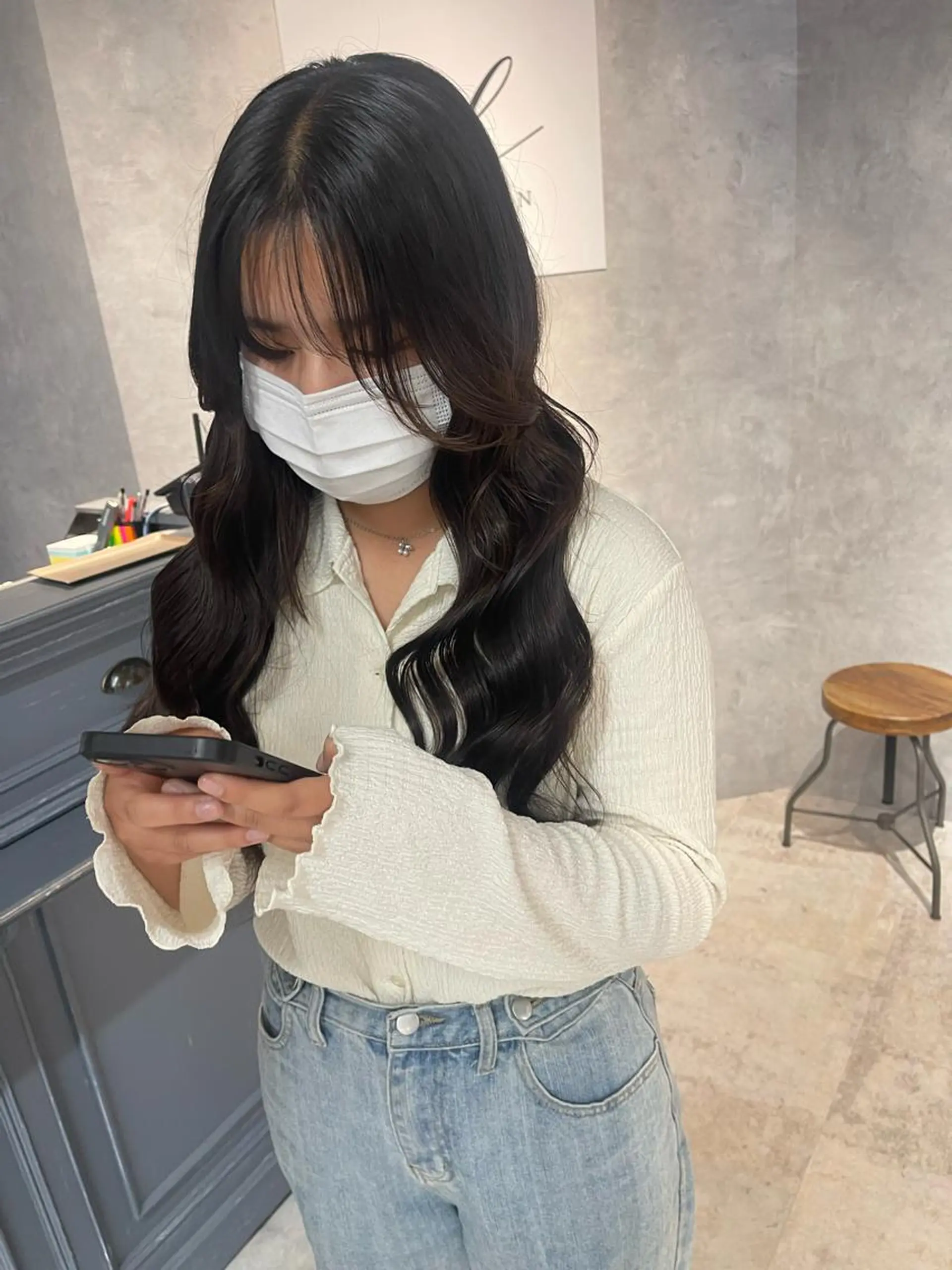 ロング カラー ブリーチ ケアブリーチ ハイライトカラー インナーカラー ハイライト エクステ オフホワイトアンドなんば所属・福西 洋斗のヘアスタイル