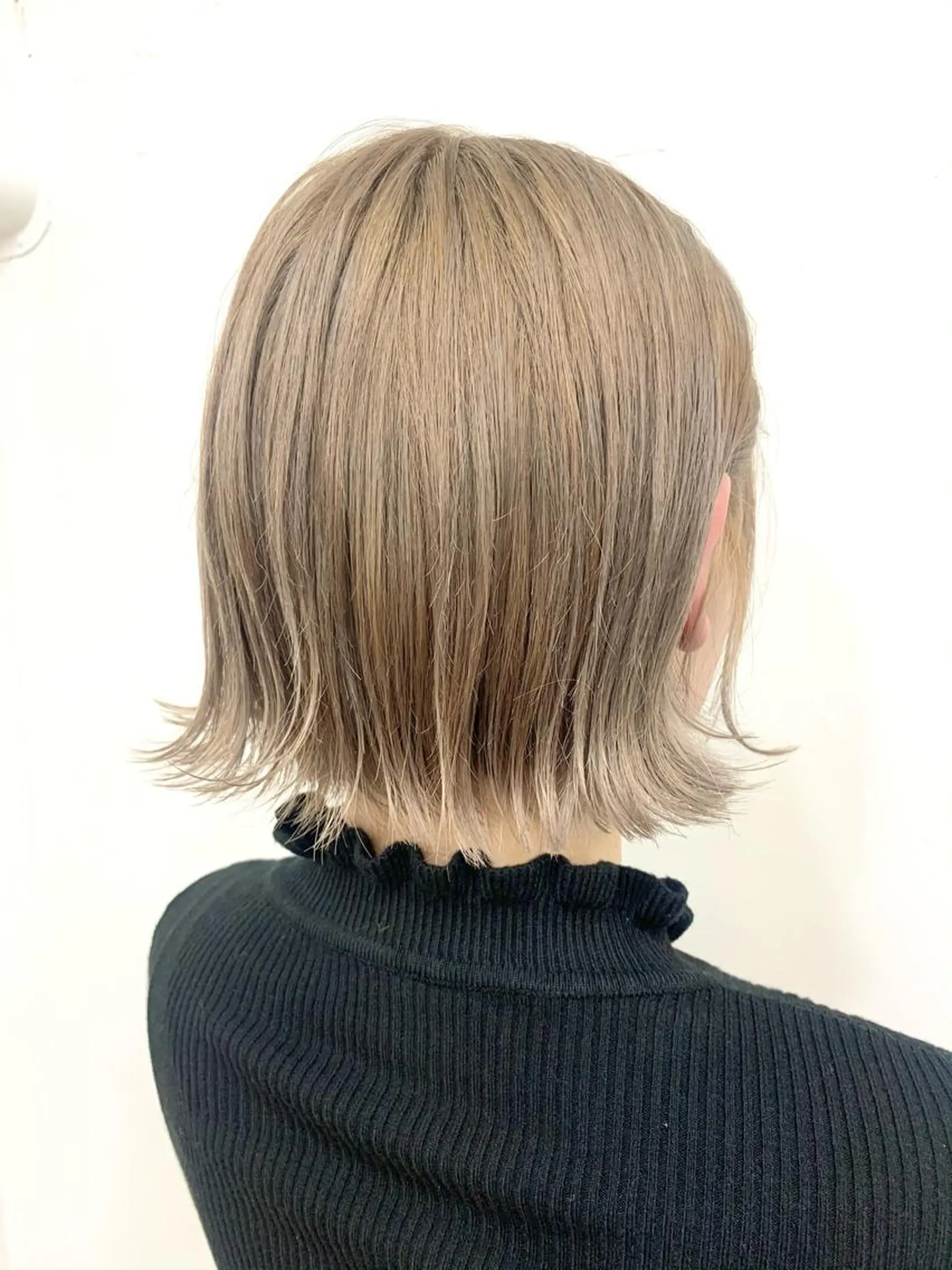 ミディアム カラー ベージュカラー ボブ ヘアカラー トリートメント chama レイヤーカットのヘアスタイル