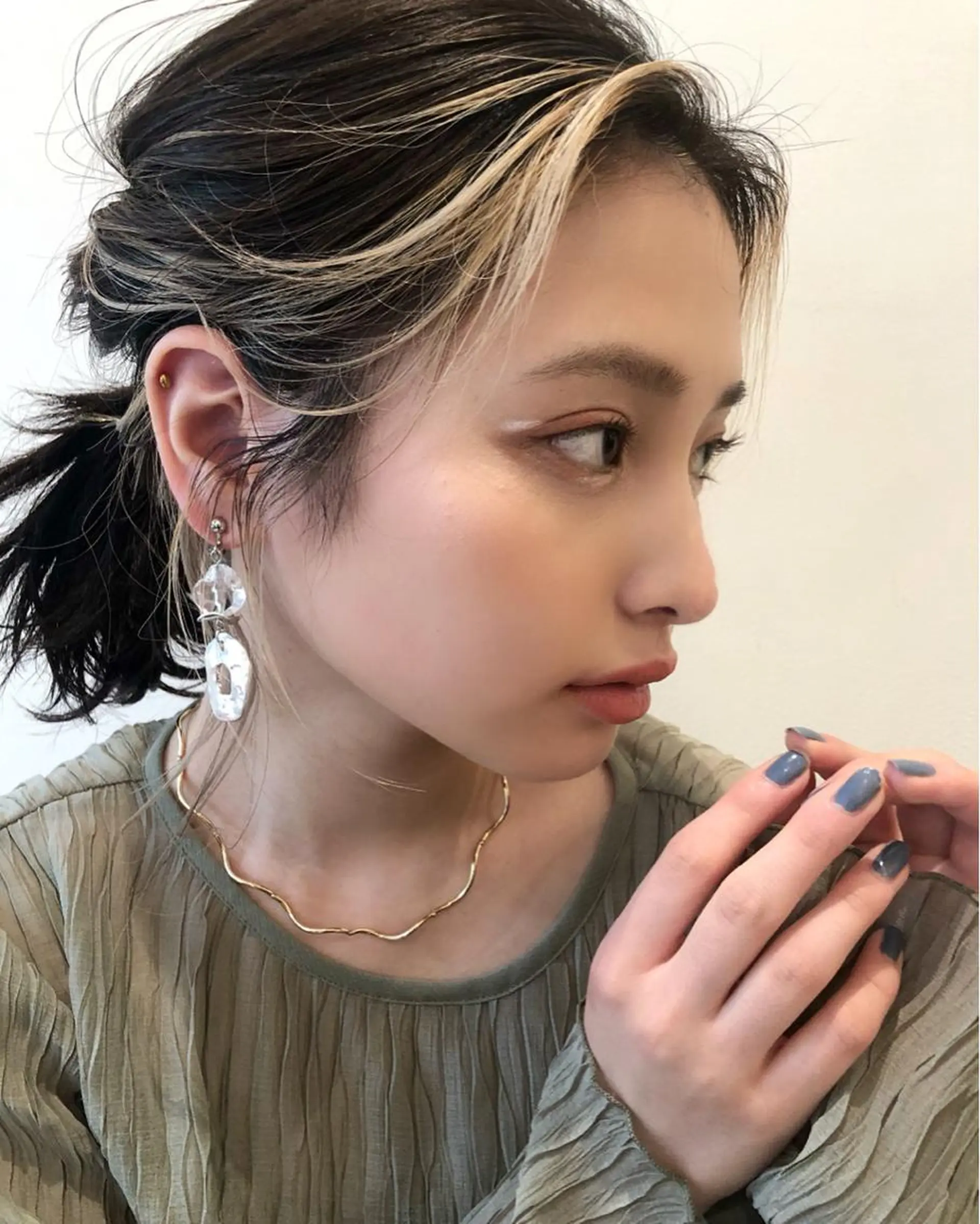 セミロング カラー ミストバング  フェイスフレーミング プレイングカラー🤍 細めハイライトのヘアスタイル