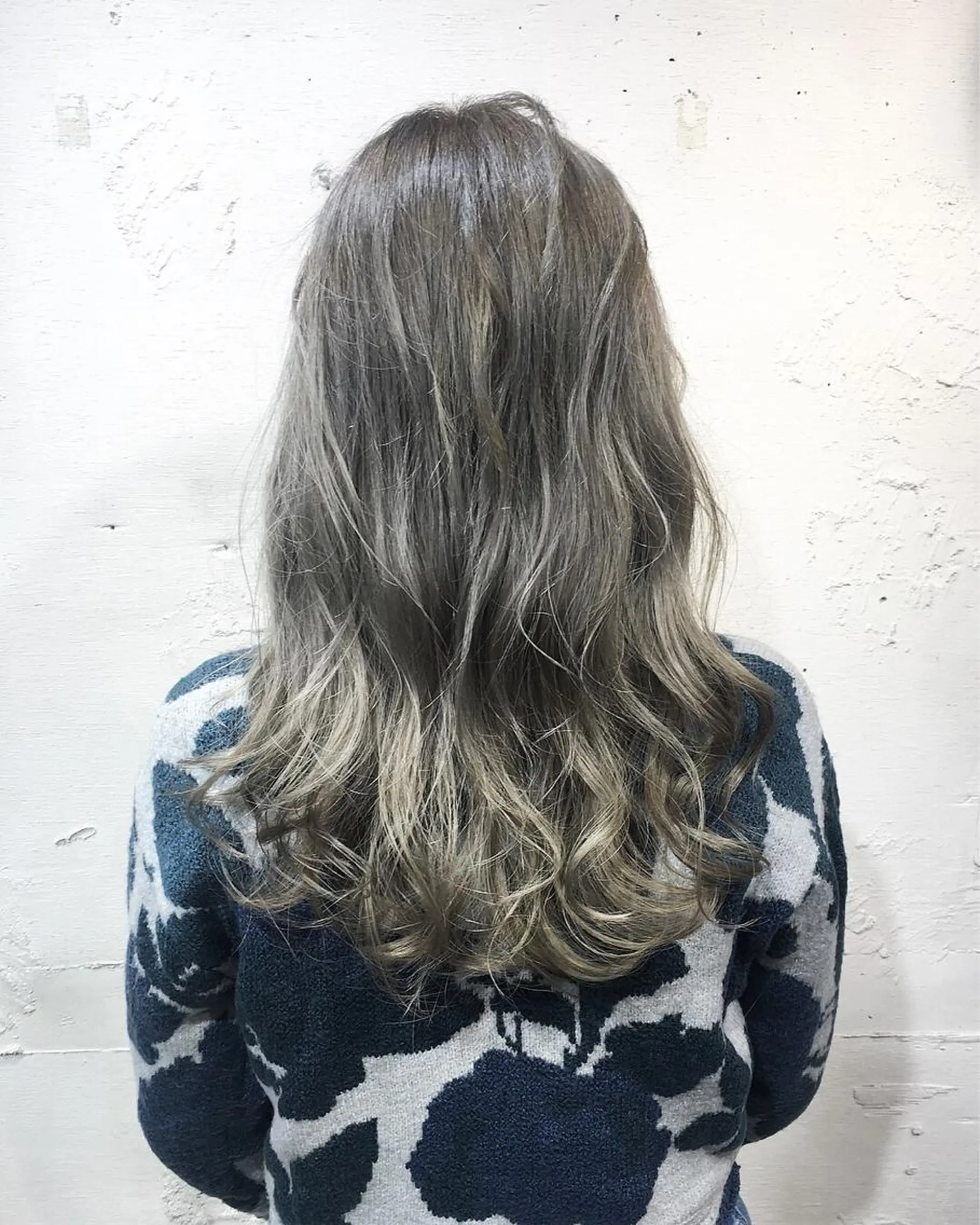 ロング カラー グレージュ ミルクティーグレージュ カット ヘアカラー トリートメント ✨艶髪✨透明感✨ 山内大樹のヘアスタイル
