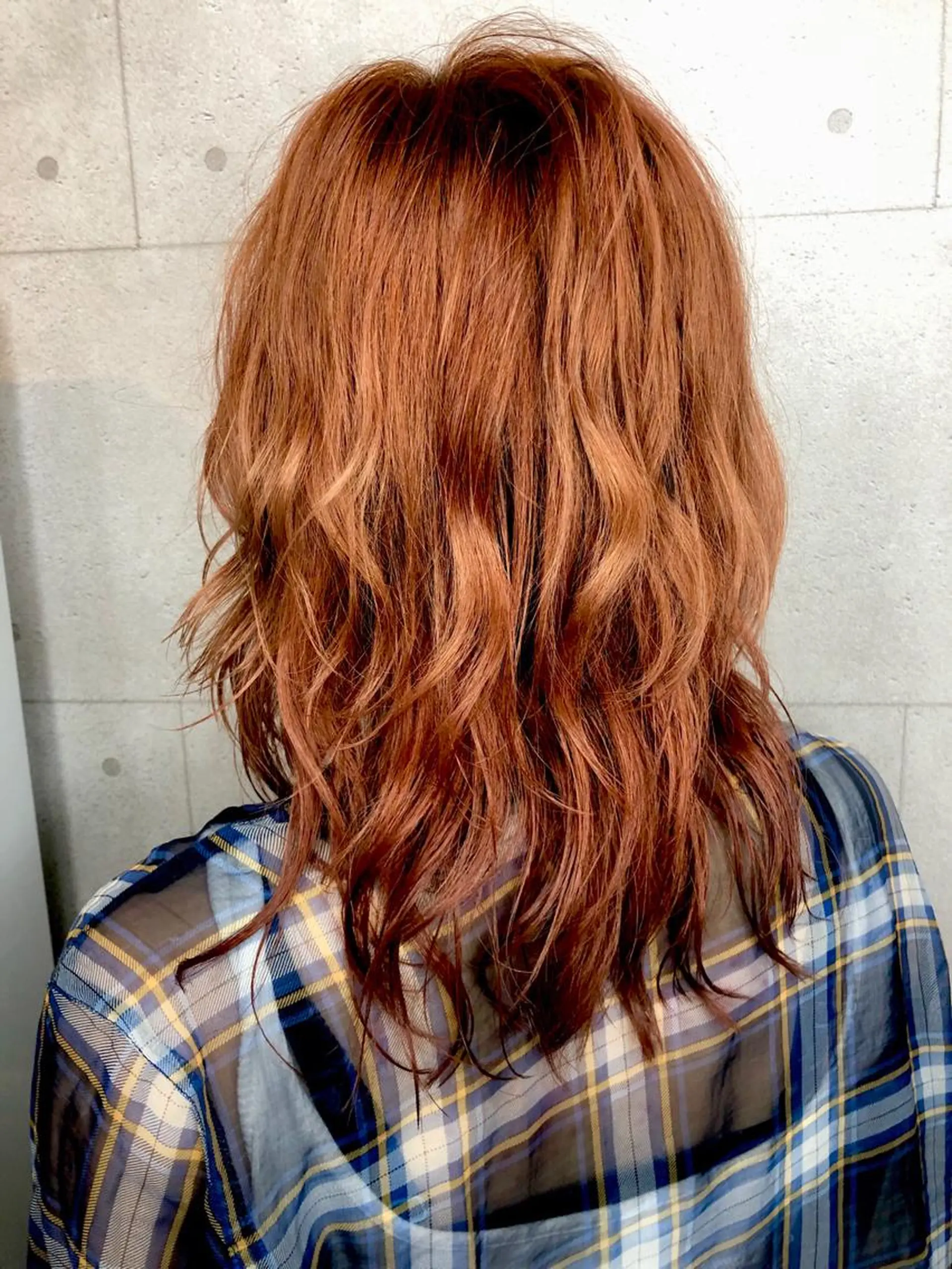 ミディアム カラー オレンジ ウルフカット さかい なつみのヘアスタイル