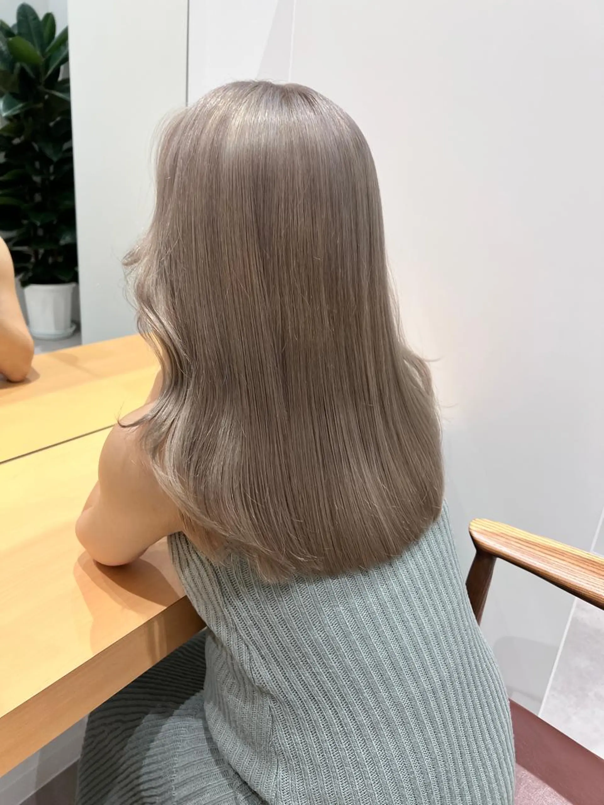 ミディアム カット ヘアカラー トリートメント ally hairsalon所属・Emi .のヘアスタイル
