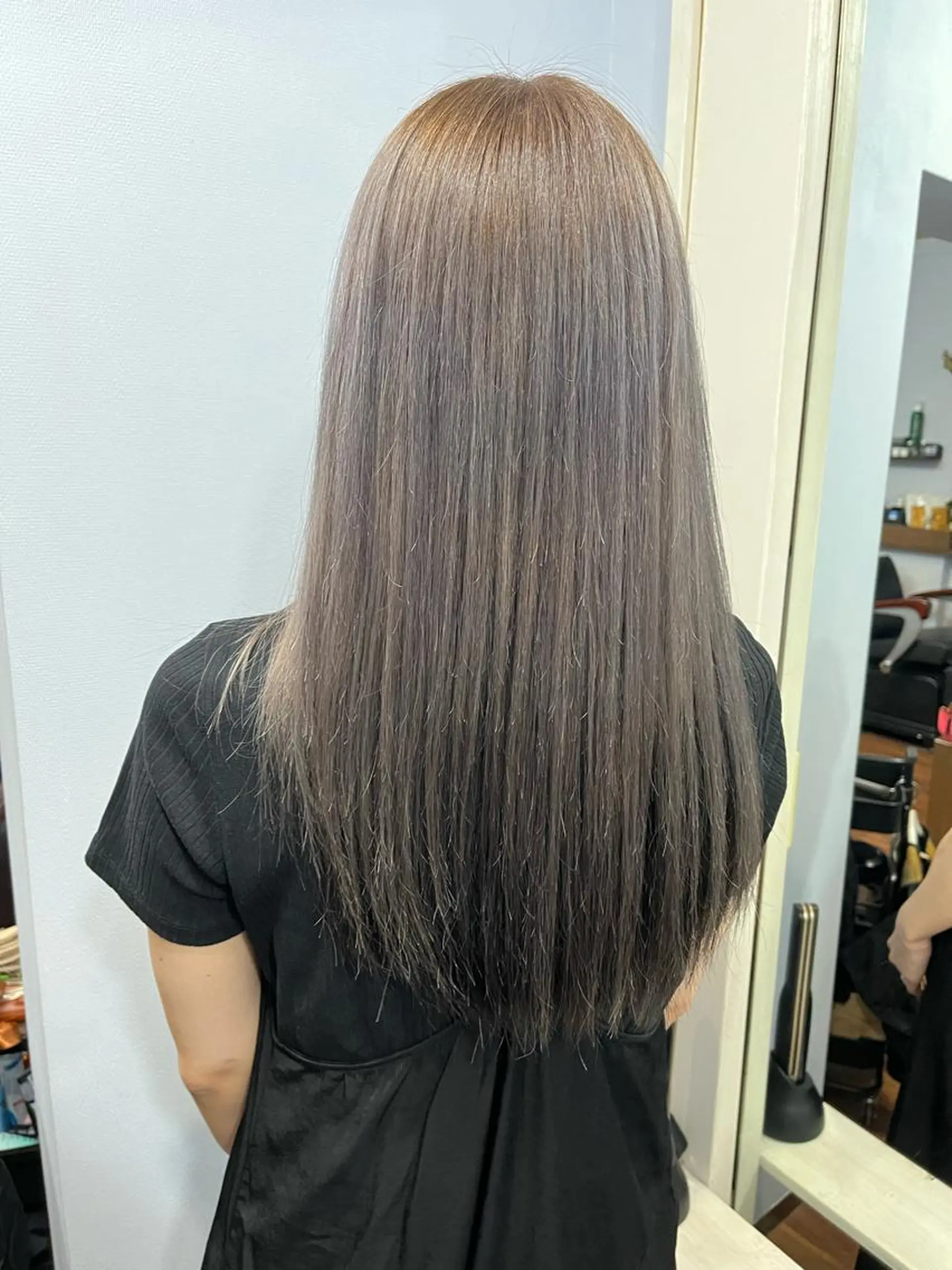 ロング カラー ショートボブ アッシュ バレイヤージュ ミストバング ベージュカラー カット ヘアカラー トリートメント 原宿サロン代表 デザインカラー伊藤卓のヘアスタイル