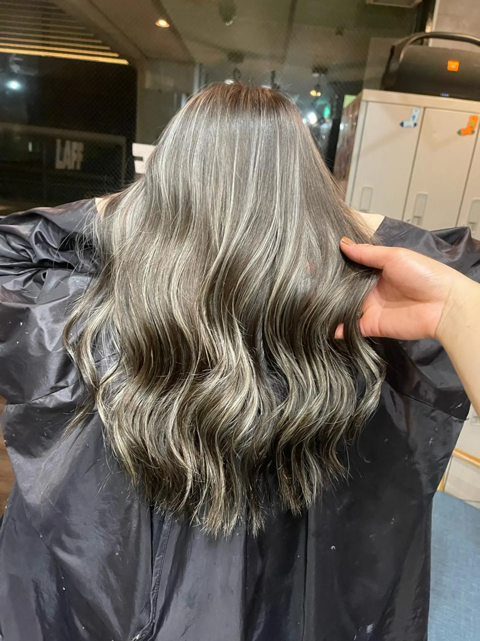 ロング カラー ハイライトカラー ハイライト LAFF きよののヘアスタイル