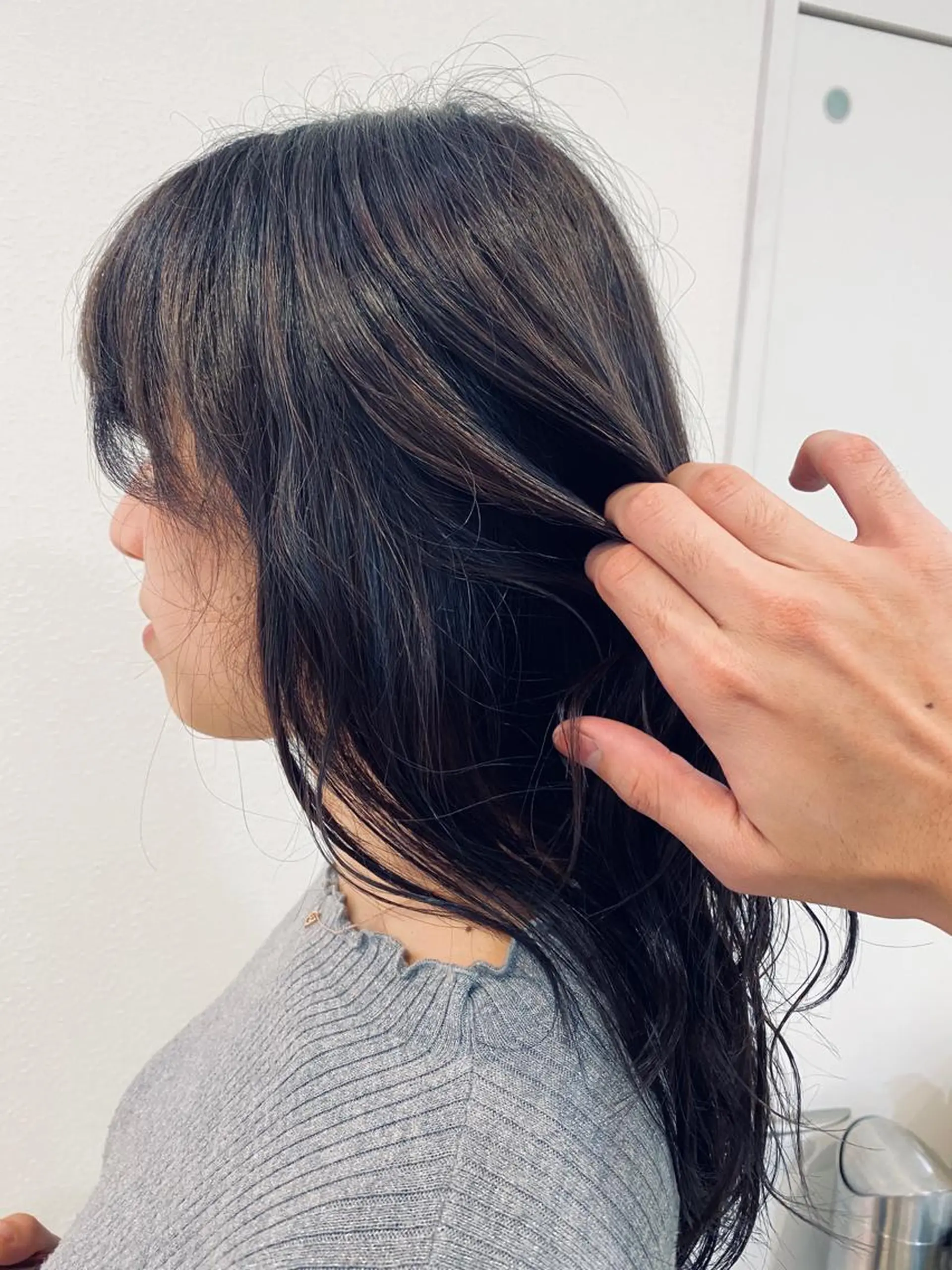 ロング アッシュ くせ毛 ハイライト フジサキ ハヤトのヘアスタイル