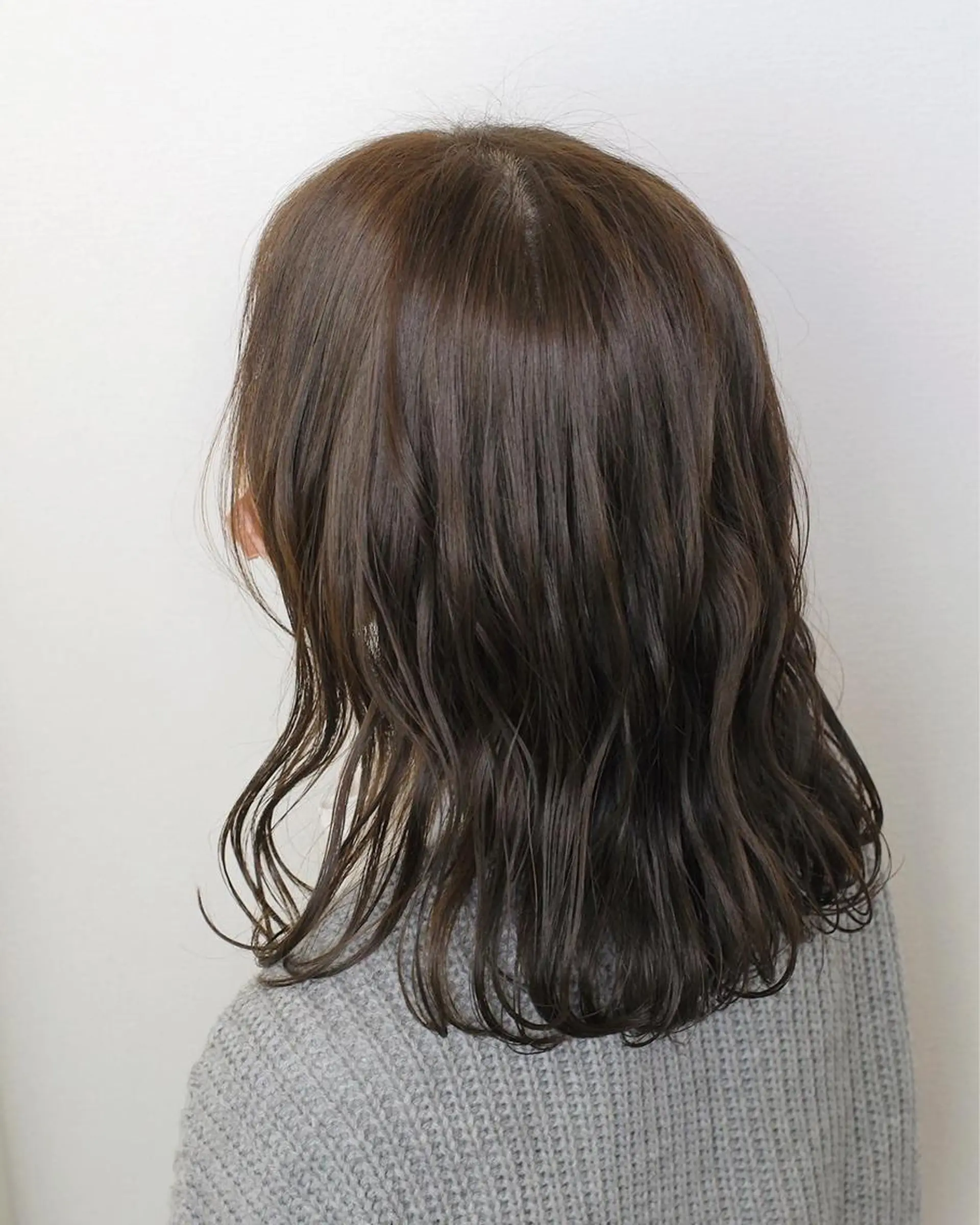 ミディアム カラー グレージュ オリーブグレージュ オリーブグレー カット ヘアカラー 土居 正季のヘアスタイル