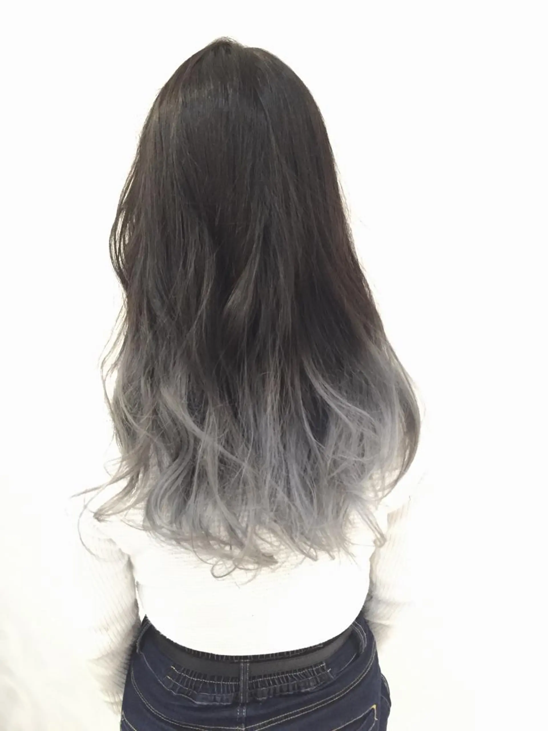 セミロング カラー グラデーションカラー シルバー ラフィスヘアードープ所属・[外国人風カラー] 田中健太のヘアスタイル